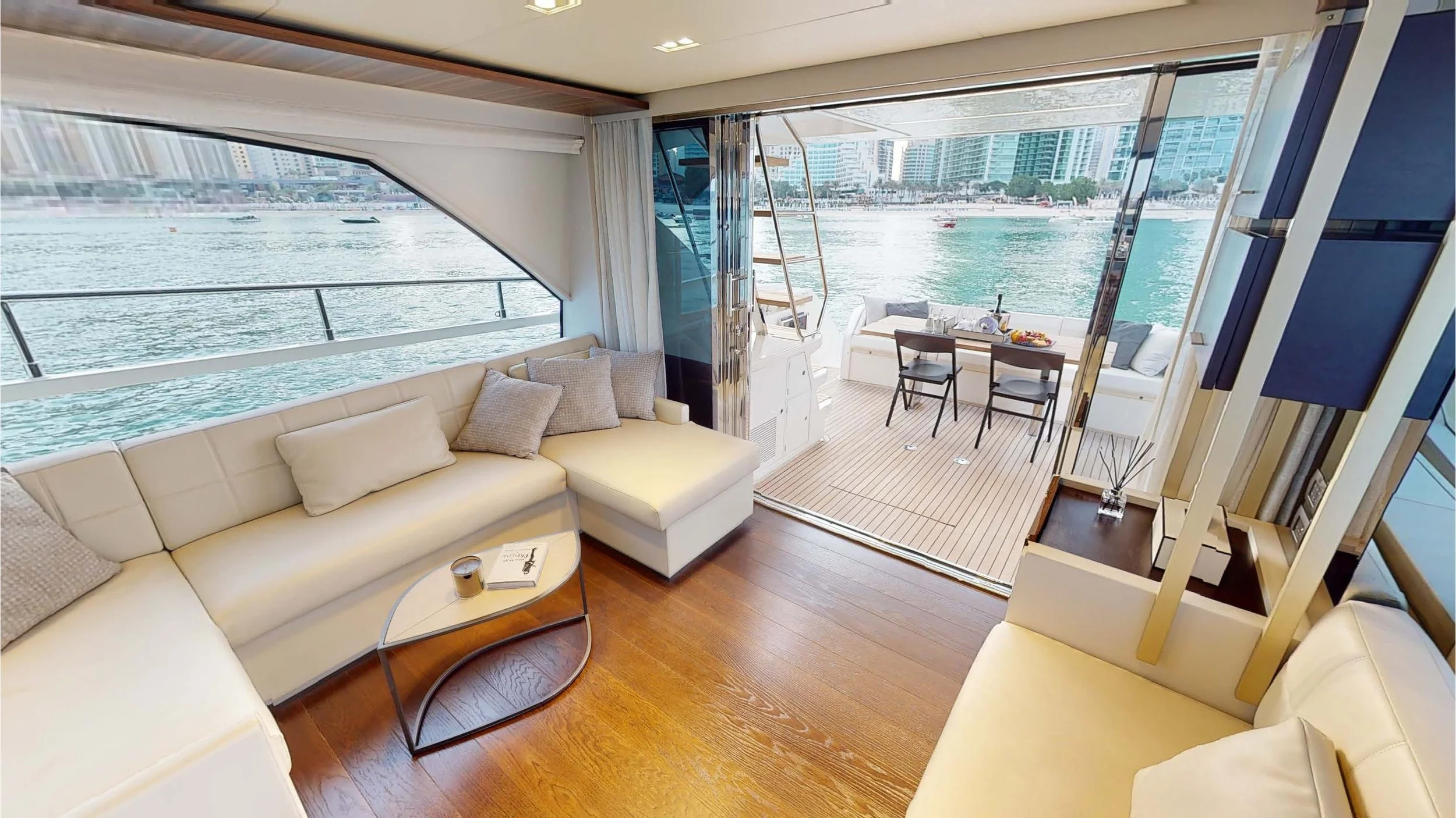 8D-Ferretti 70.jpg