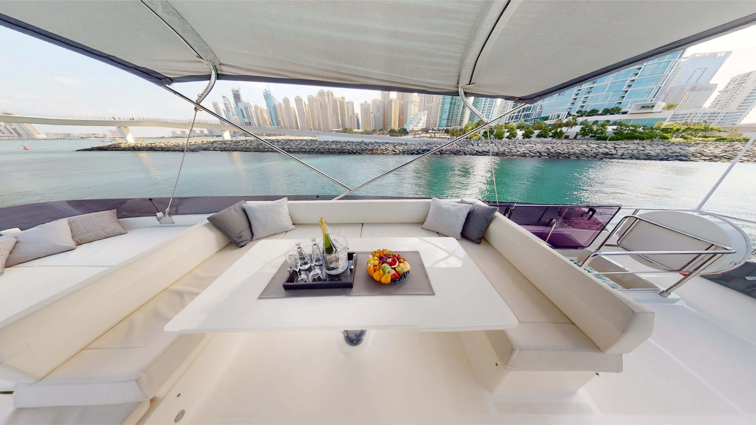15D-Ferretti 70.jpg