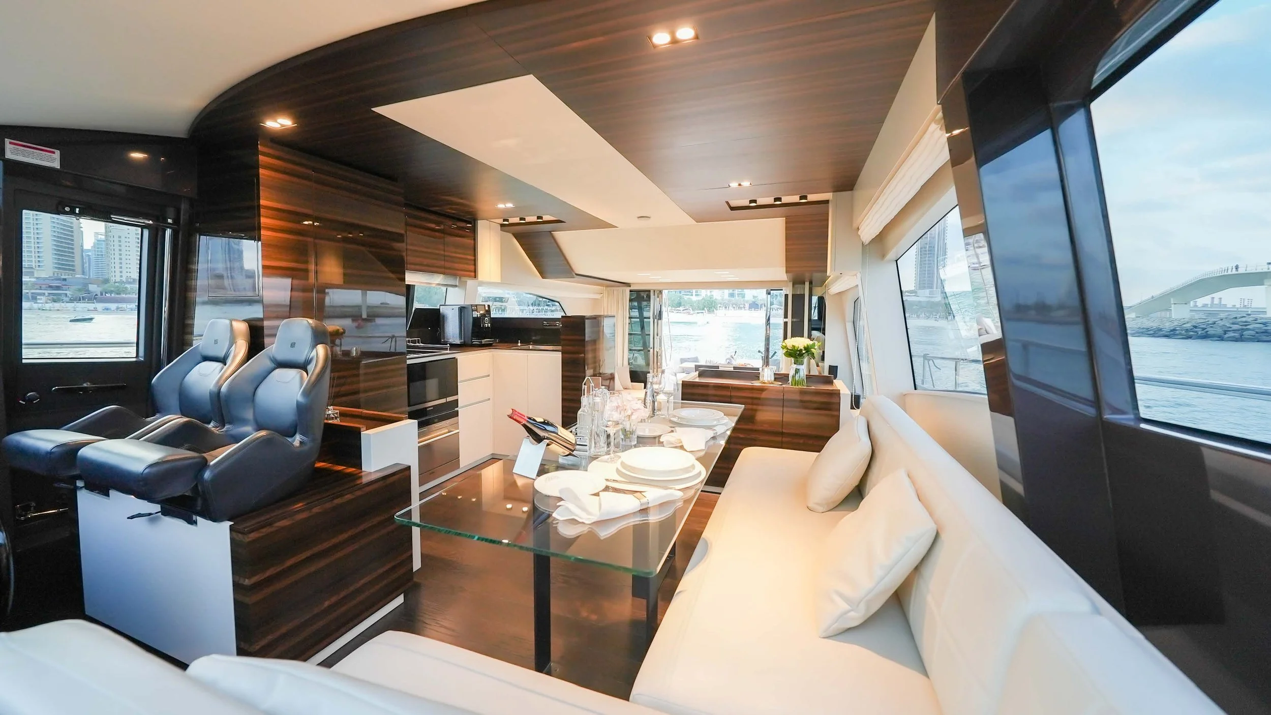11D-Ferretti 70.jpg