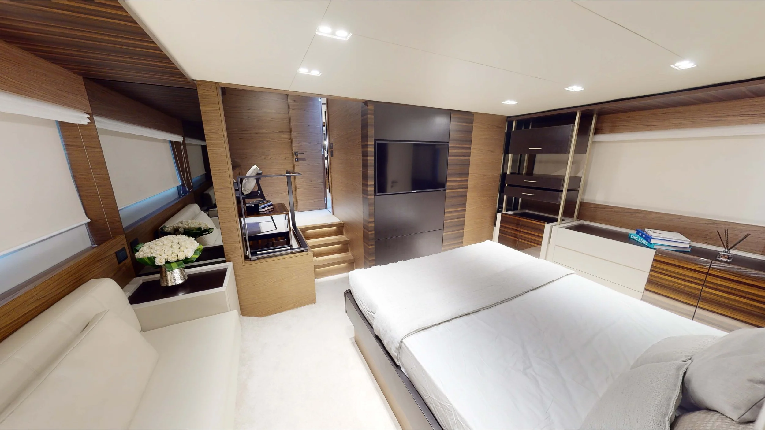 18D-Ferretti 70.jpg