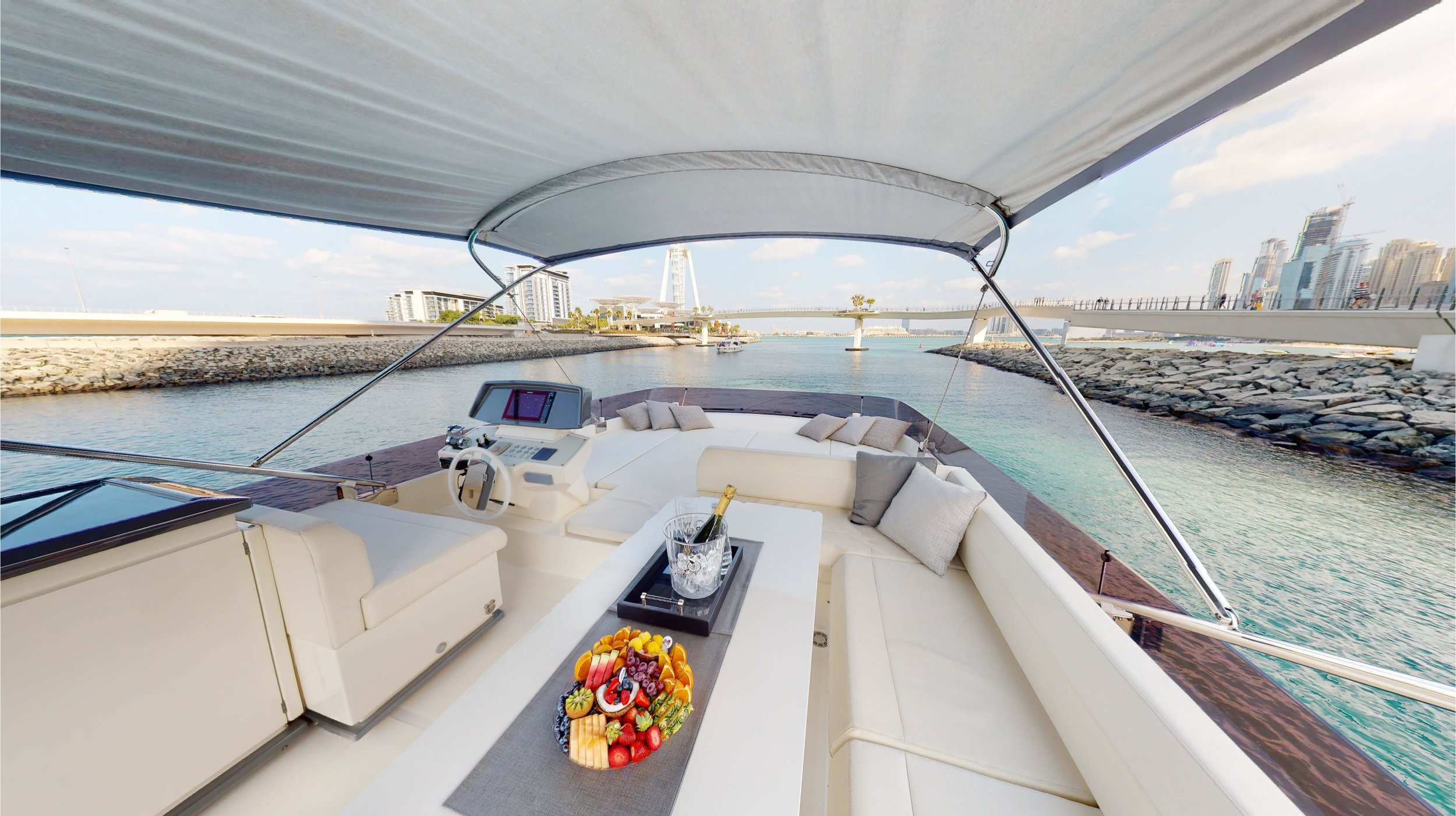14D-Ferretti 70.jpg