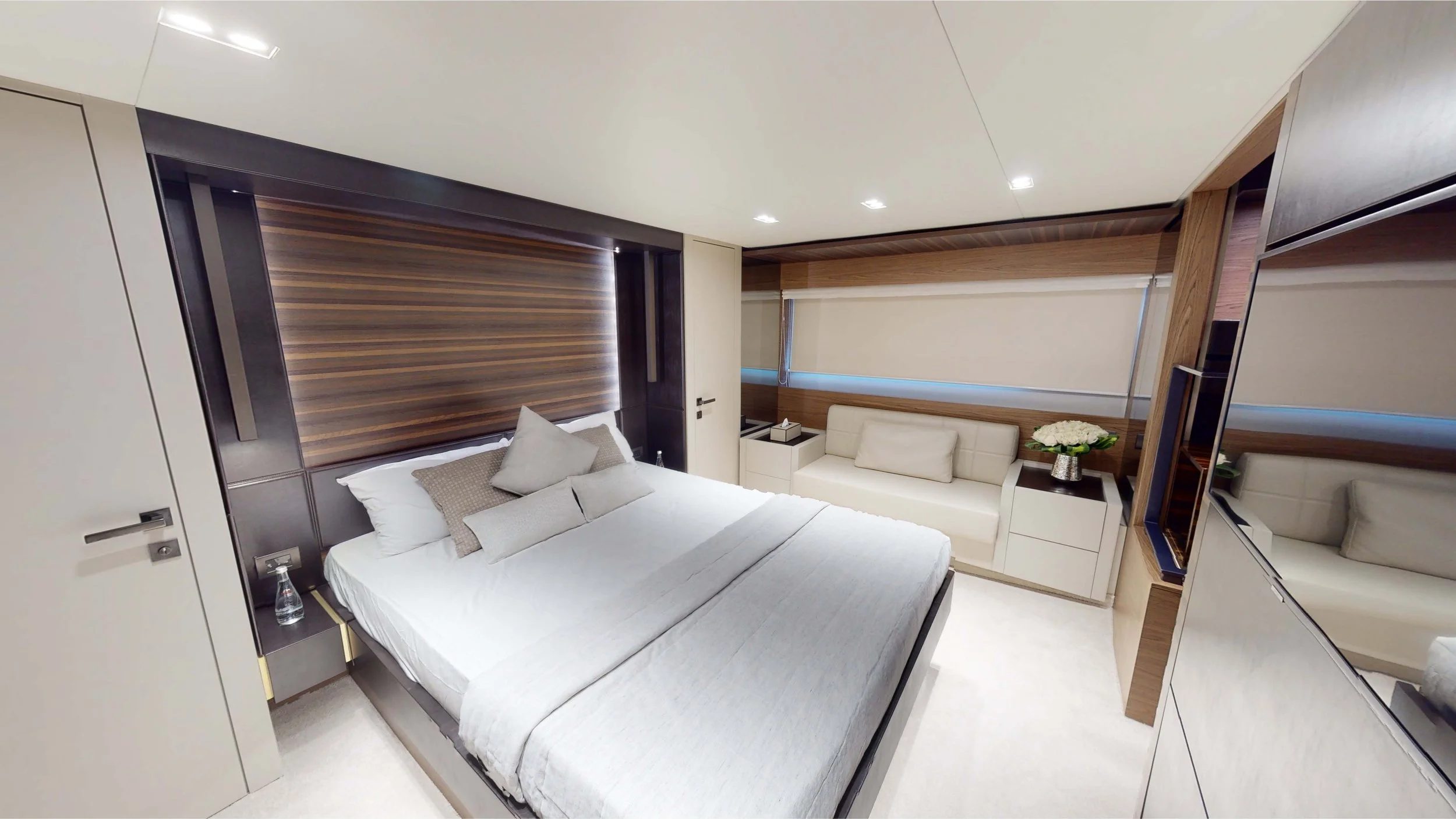 17D-Ferretti 70.jpg