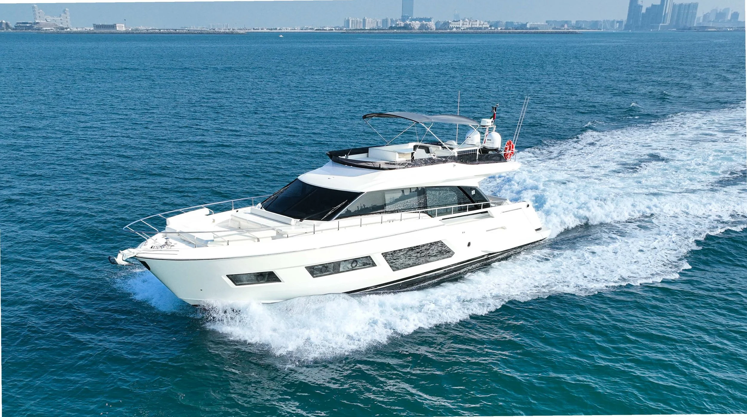 Ferretti 70 | 6/15 guests | 21m