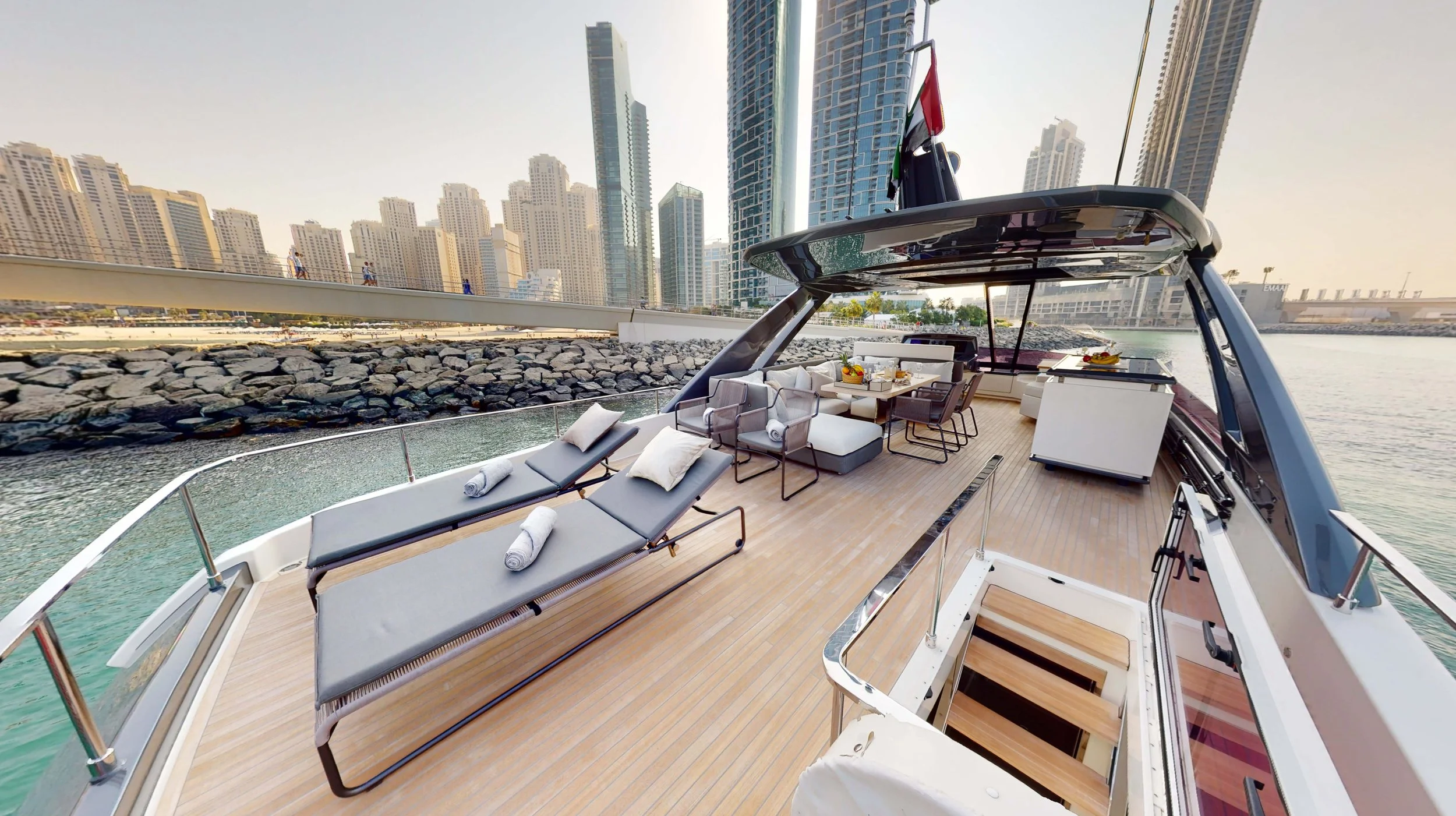 13 FERRETTI 80.jpg