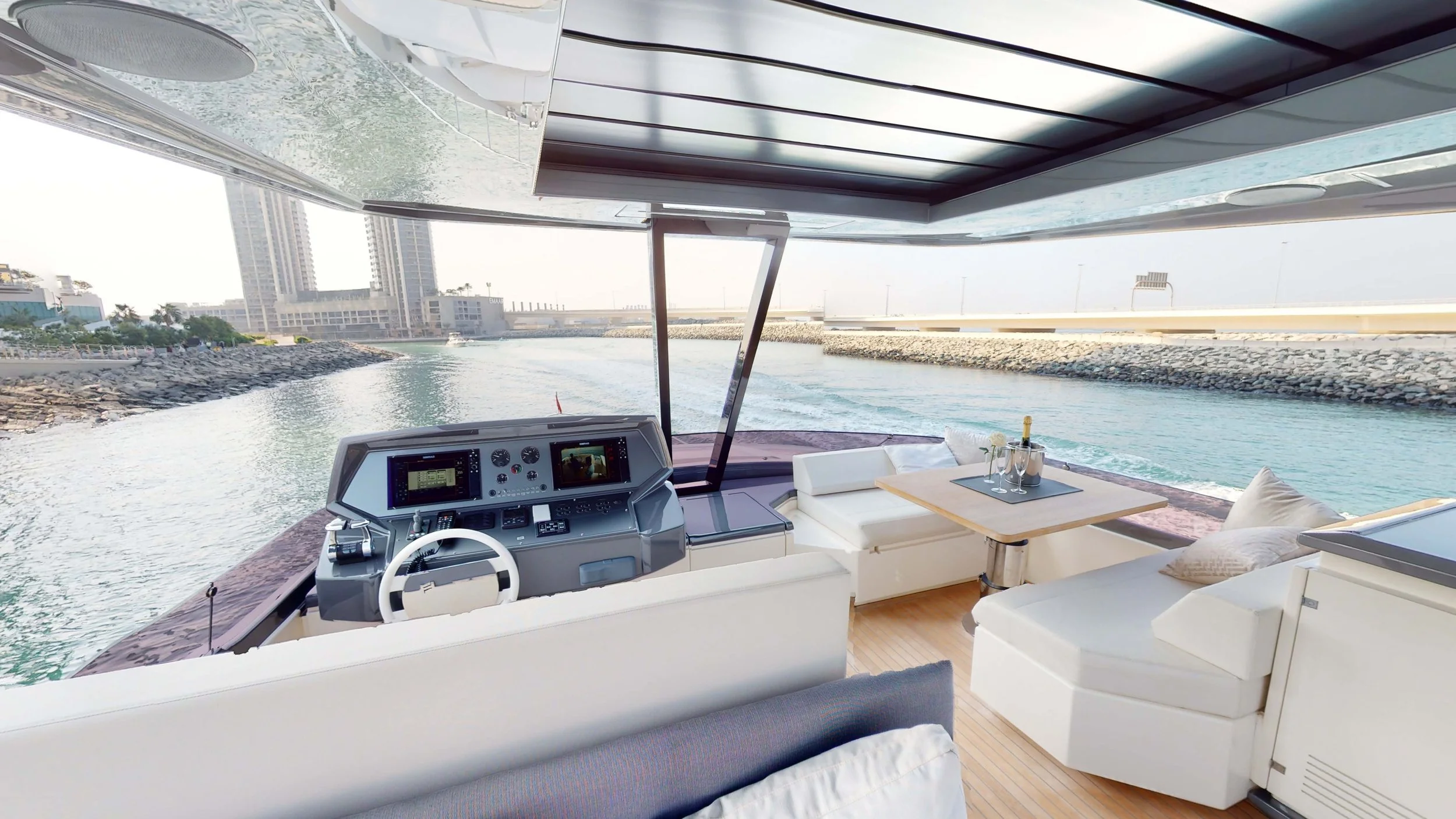 14 FERRETTI 80.jpg