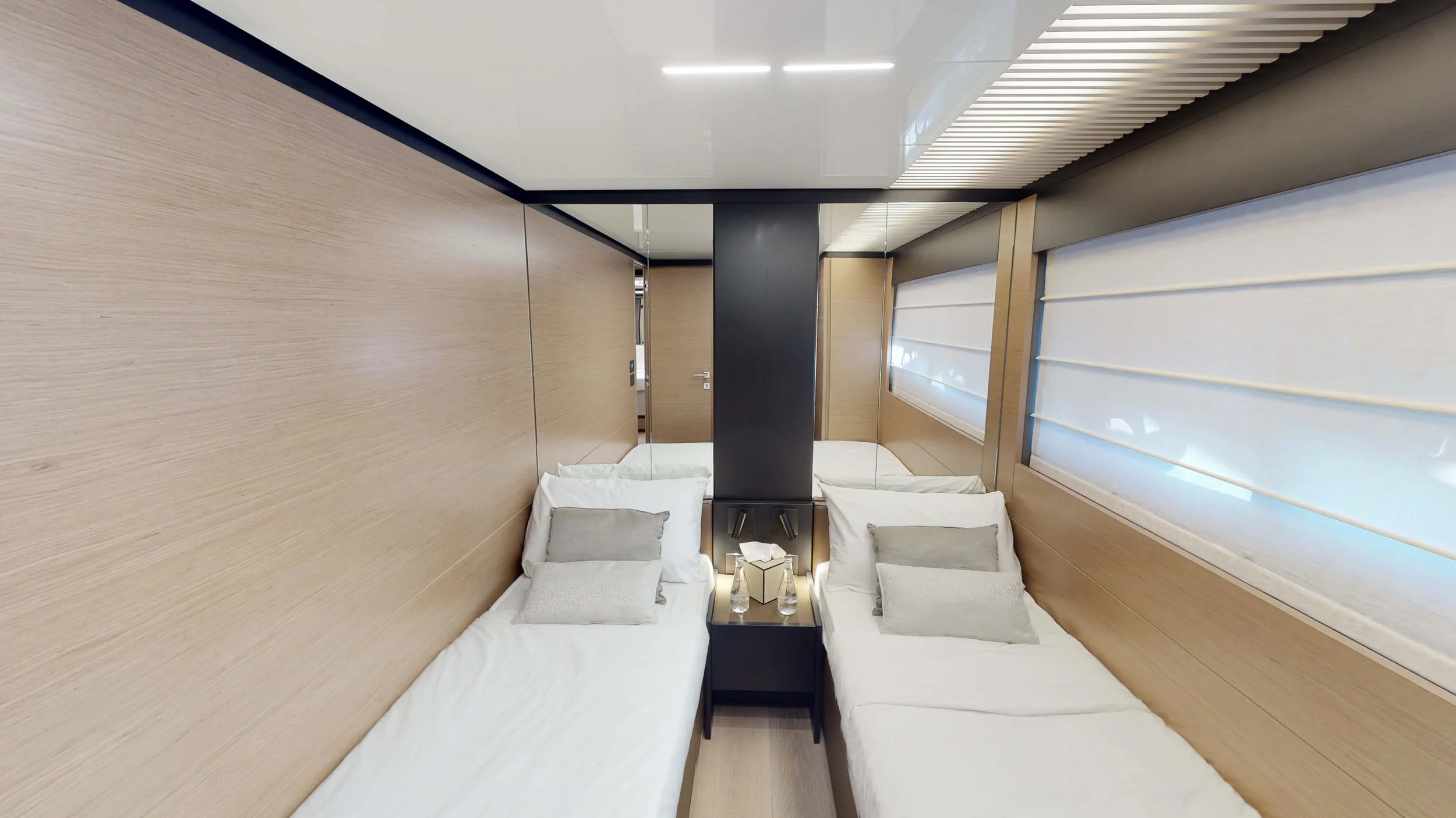 23 FERRETTI 80.jpg