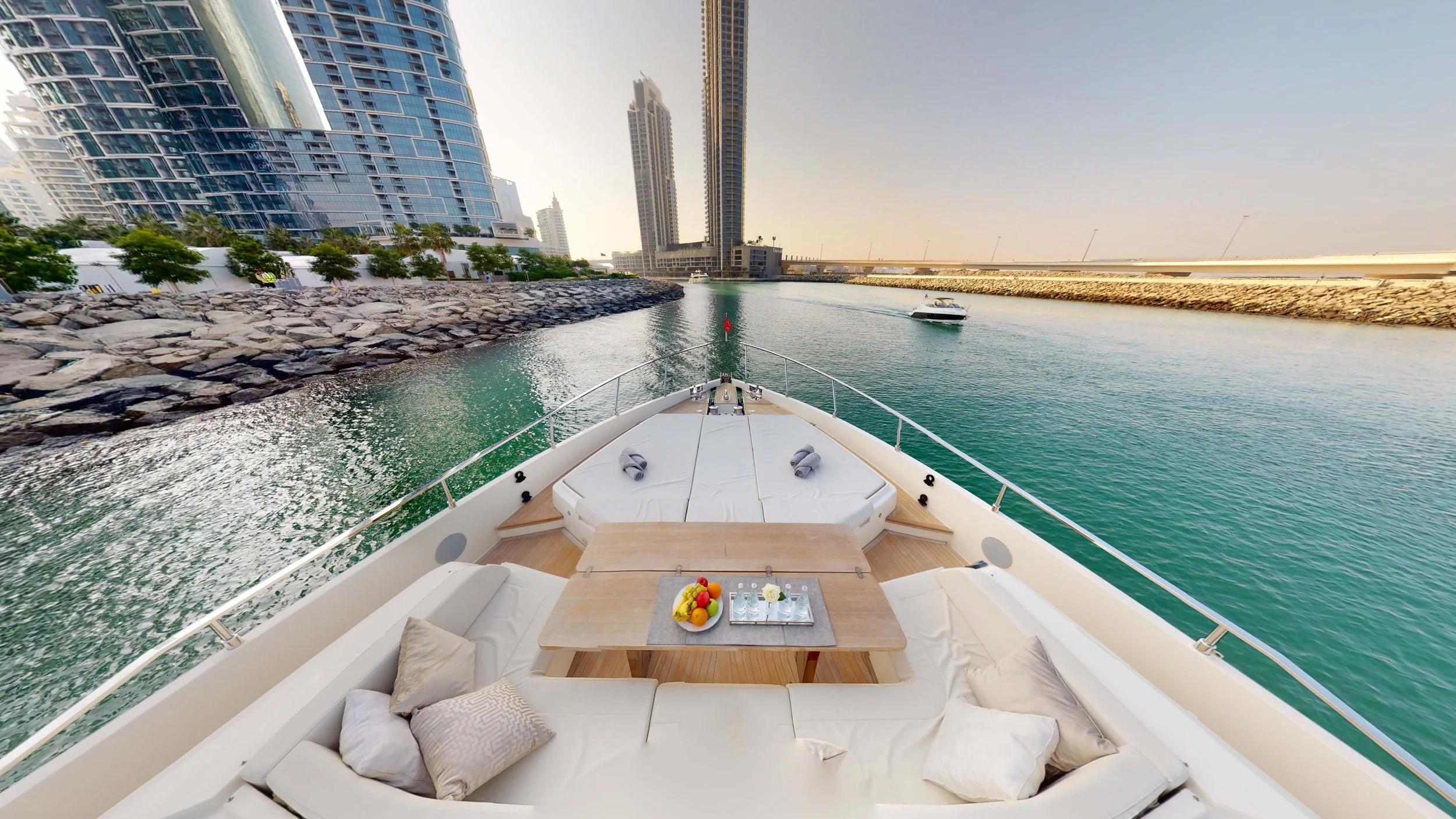 24 FERRETTI 80.jpg