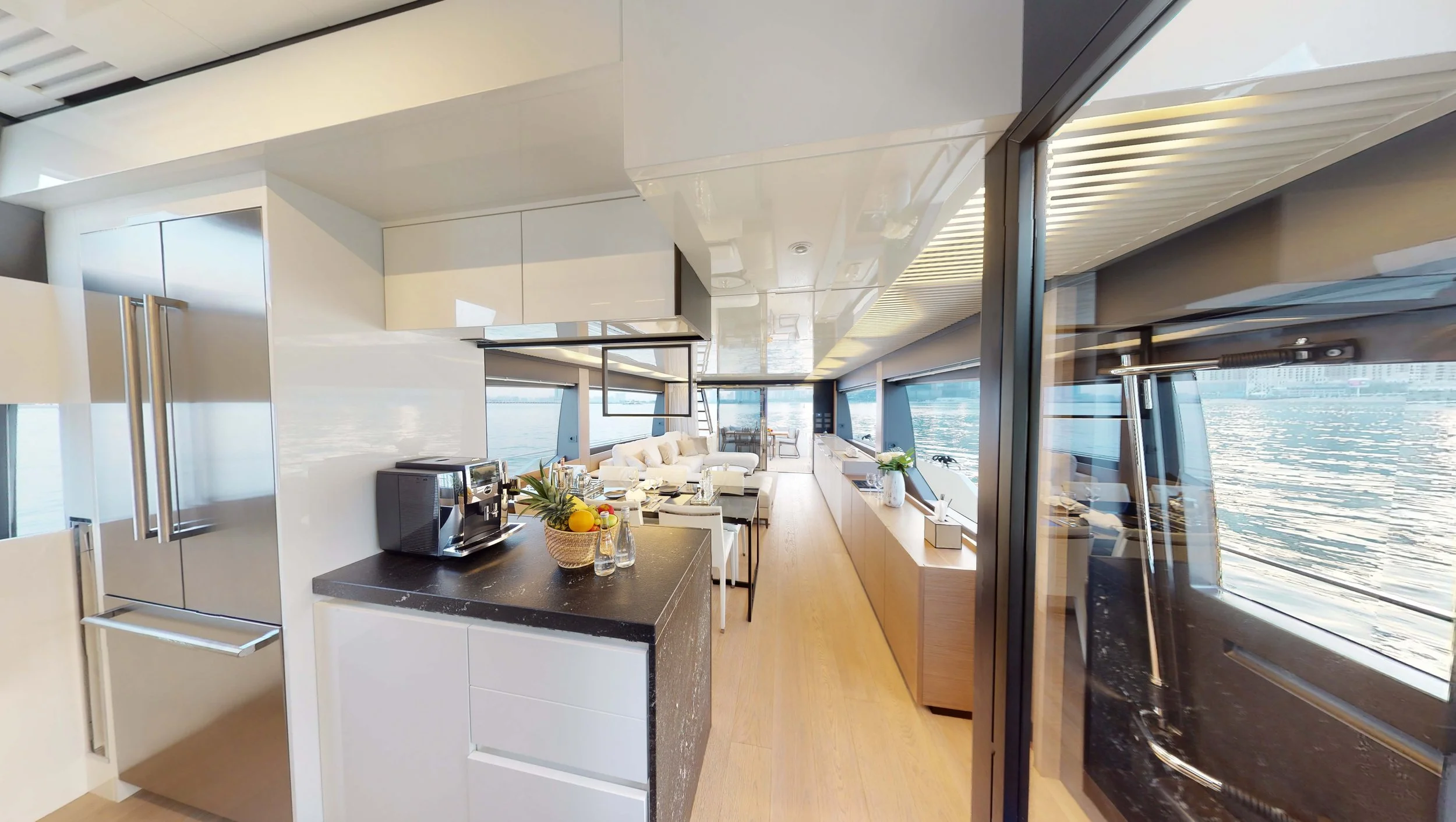 10 FERRETTI 80.jpg