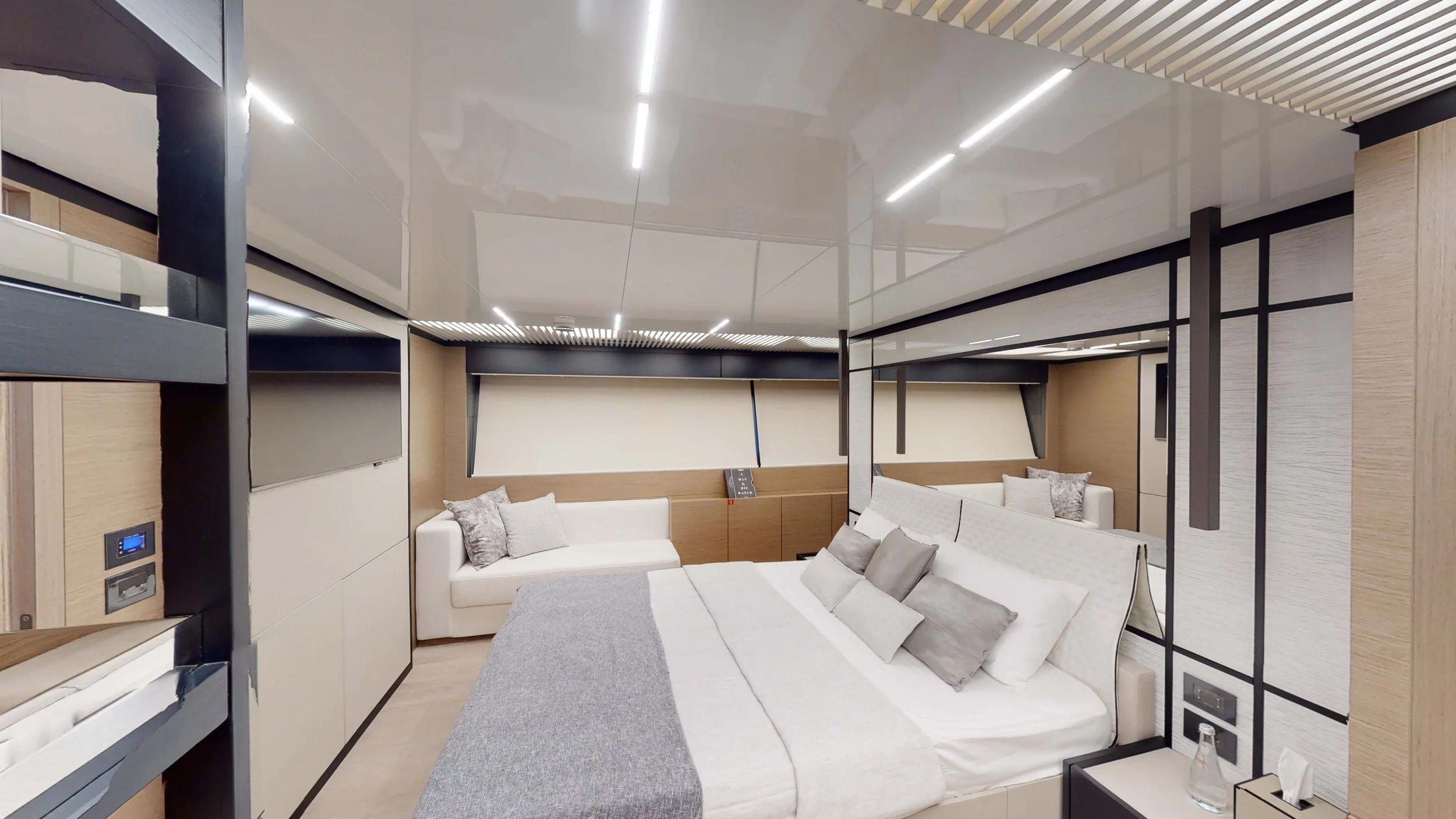 16 FERRETTI 80.jpg