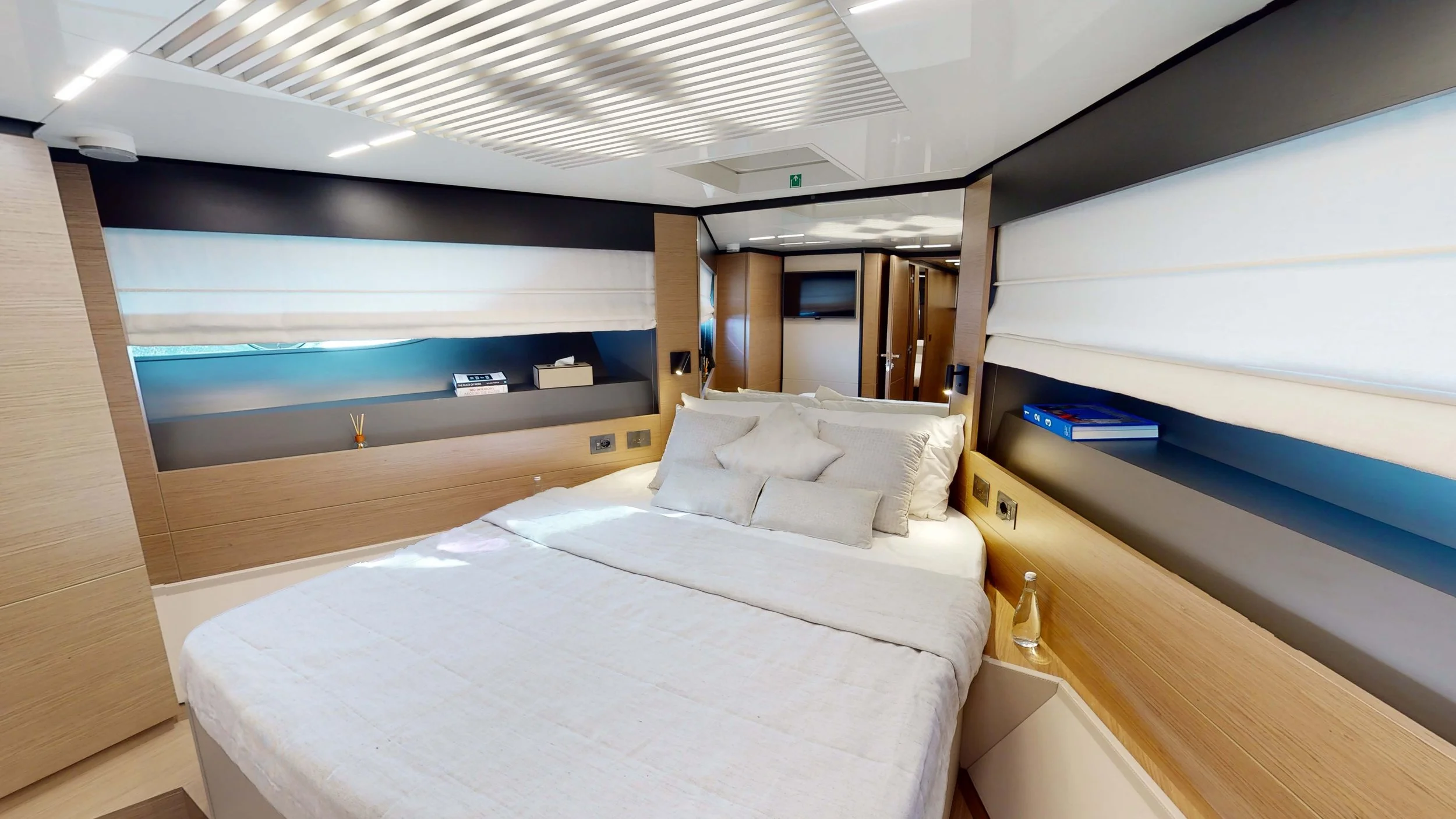 18 FERRETTI 80.jpg