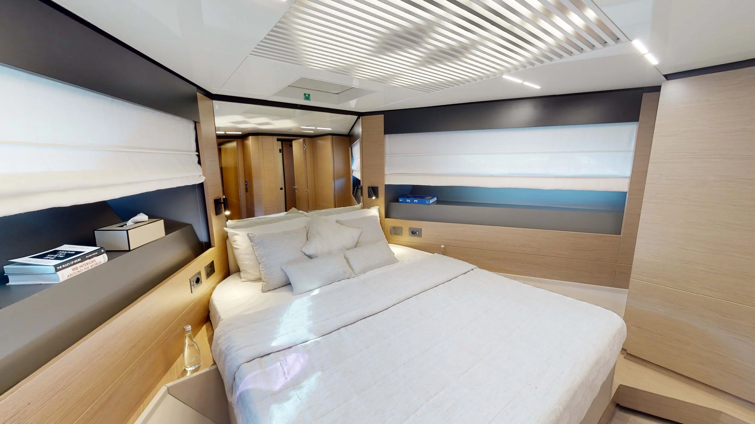 21 FERRETTI 80.jpg