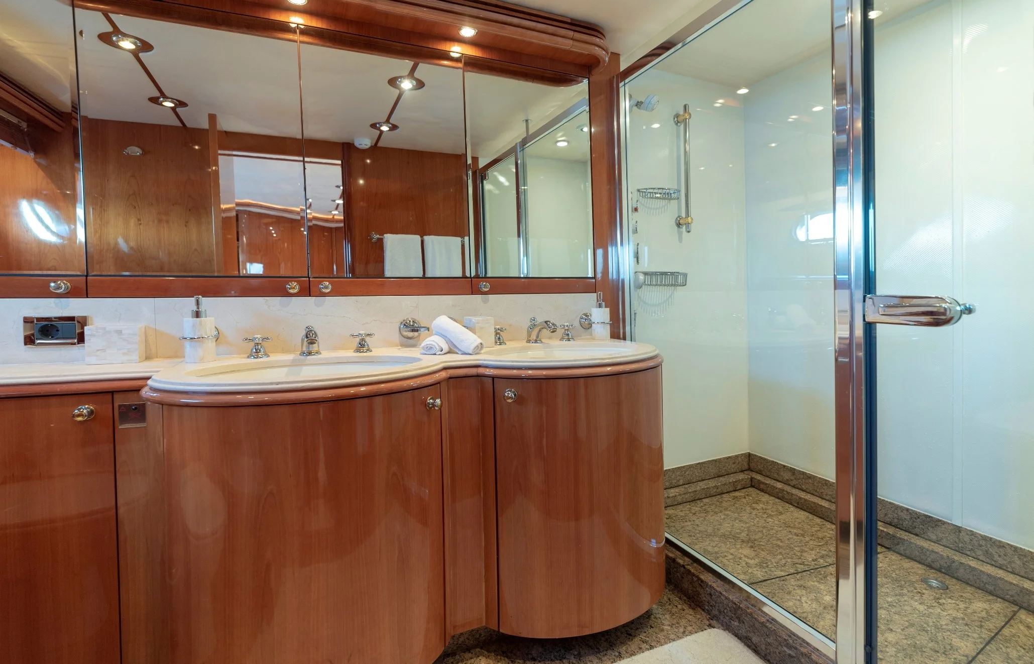 MI ALMA - VIP bath.jpg