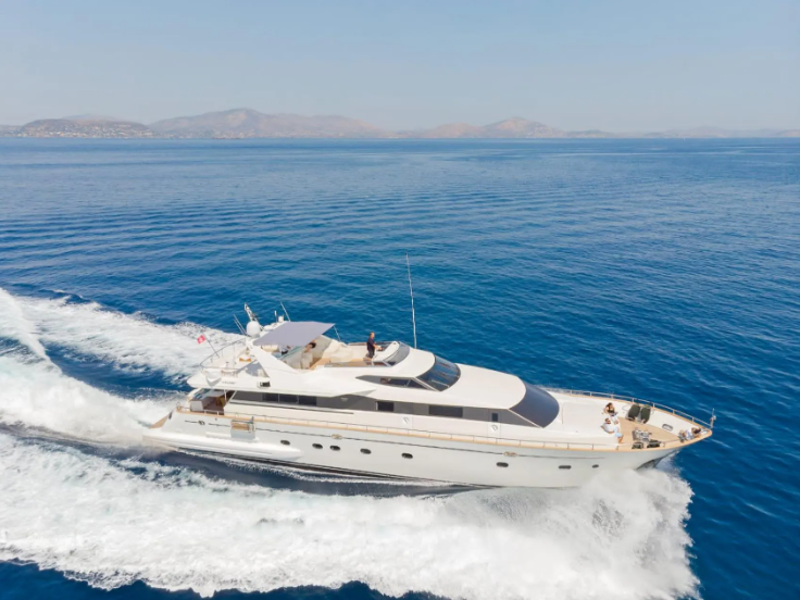 Falcon 92 | 25 guests | 27.4m
