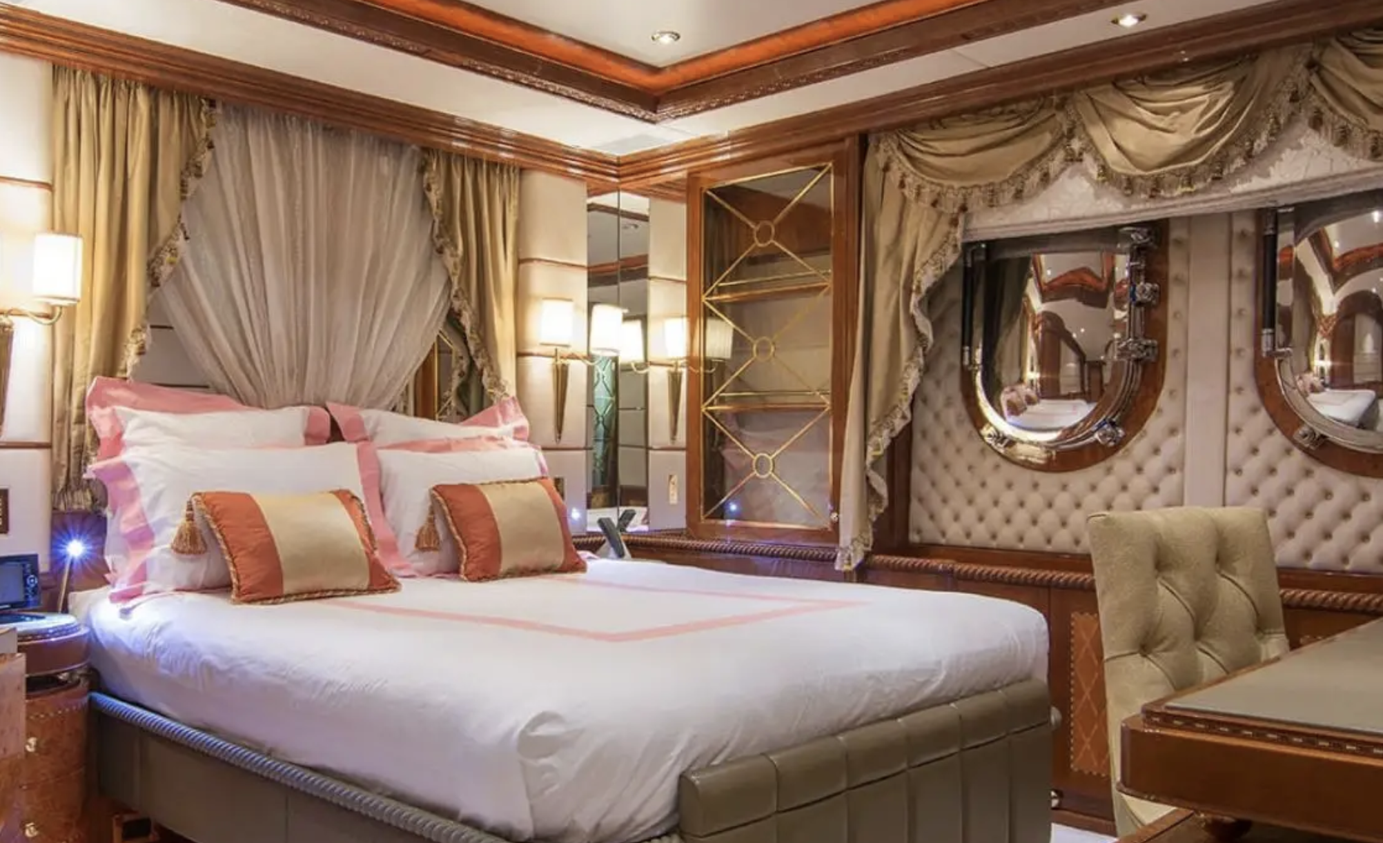 Benetti 184ft yacht charter9.png