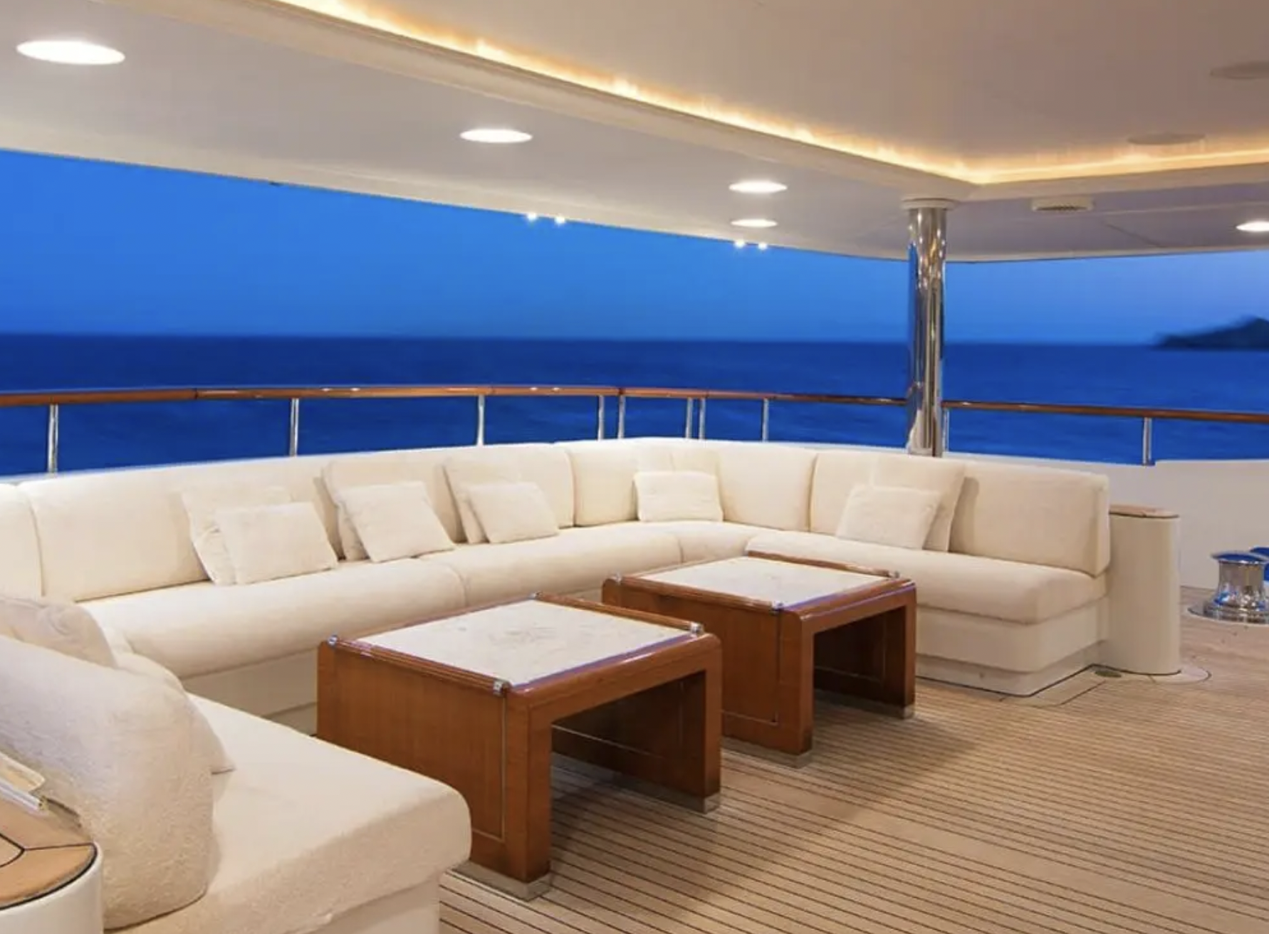 Benetti 184ft yacht charter15.png