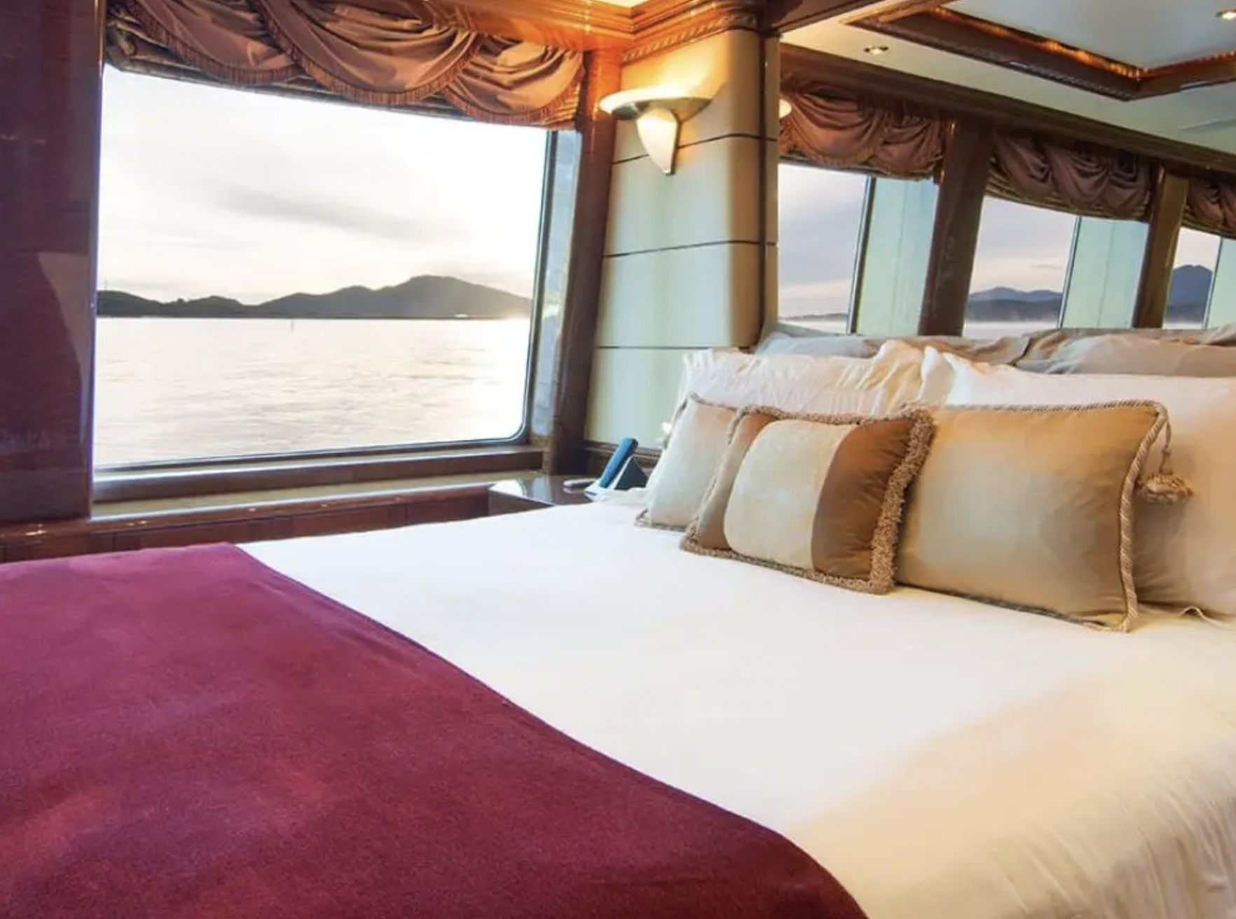 Benetti 184ft yacht charter10.png