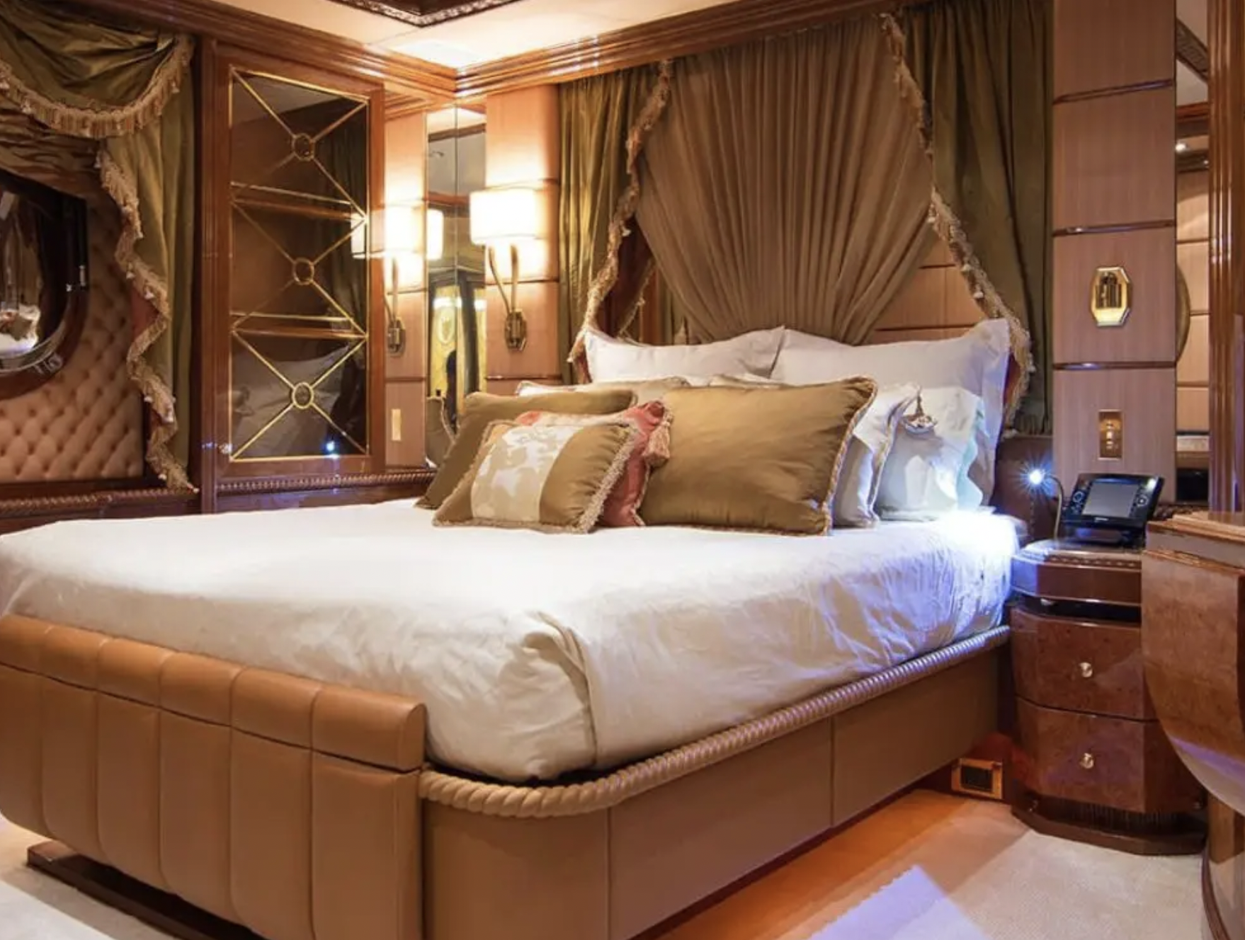 Benetti 184ft yacht charter8.png