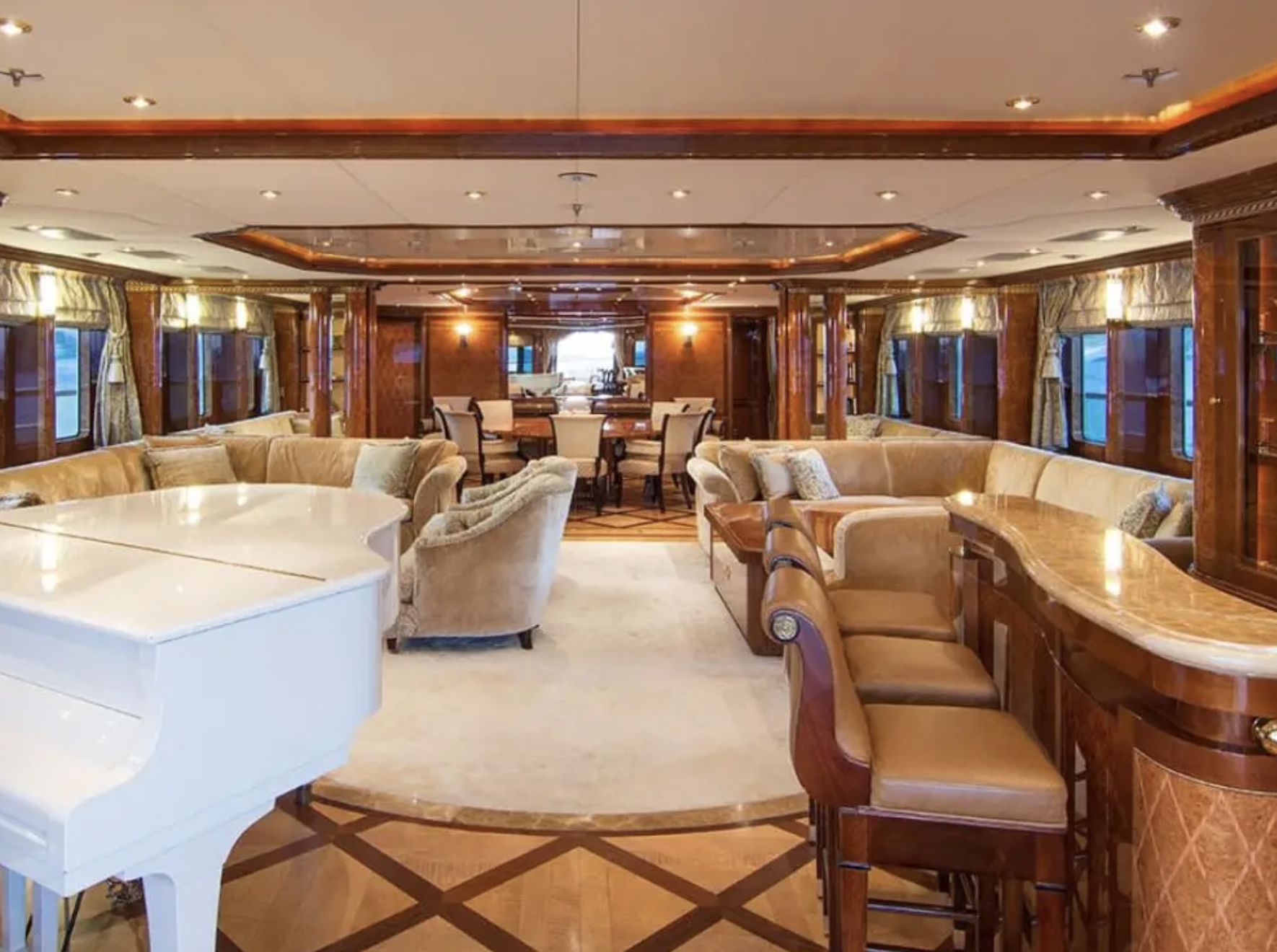 Benetti 184ft yacht charter4.png