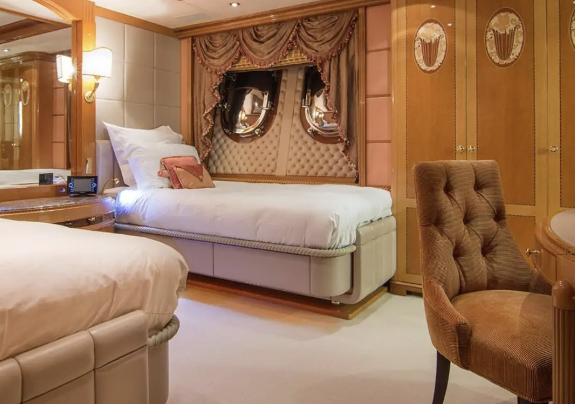 Benetti 184ft yacht charter7.png