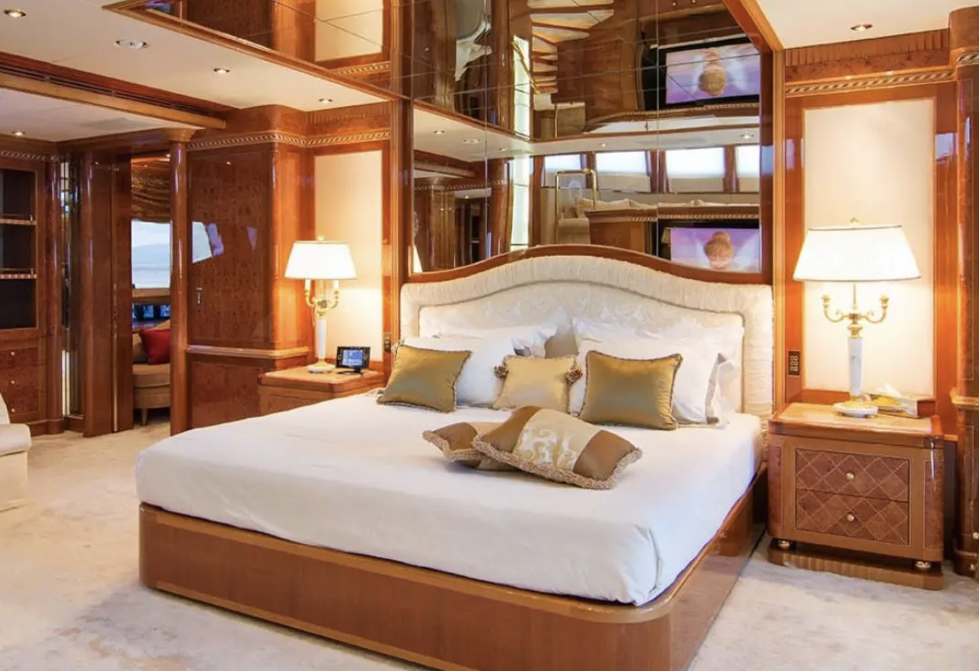 Benetti 184ft yacht charter12.png