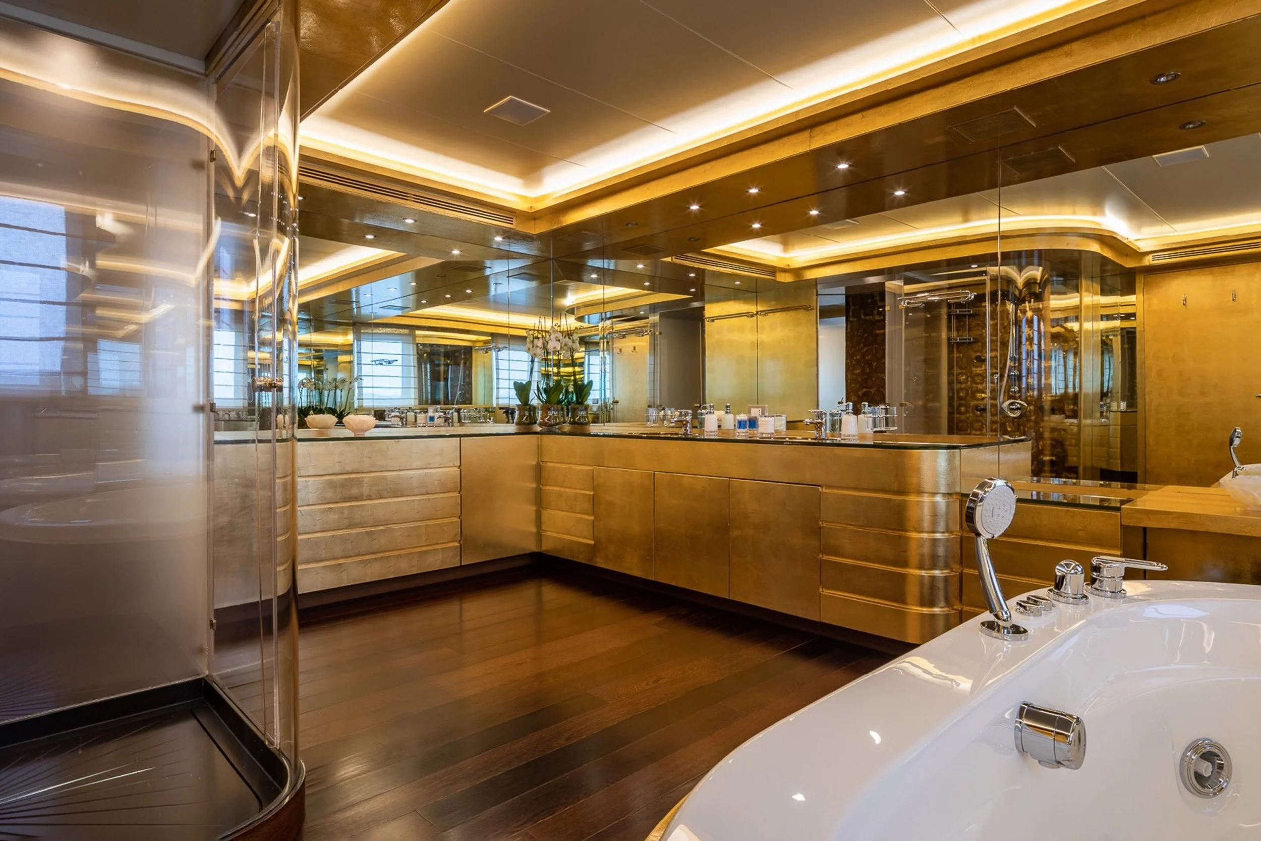 yacht-moneikos-interior-12-63dd207a5b6ba_v_default_extra_big.jpeg