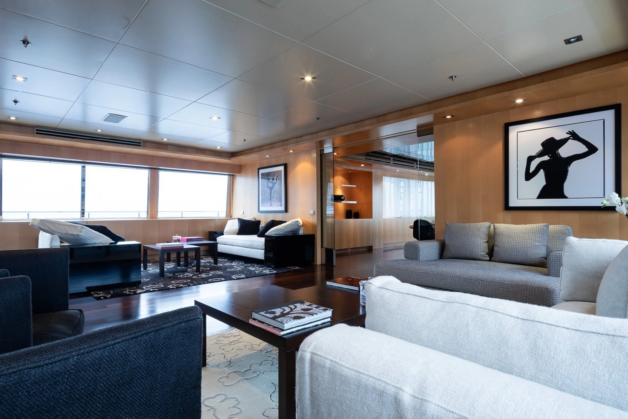 yacht-moneikos-interior-22-63dd20d3c07a5_v_default_extra_big.jpeg