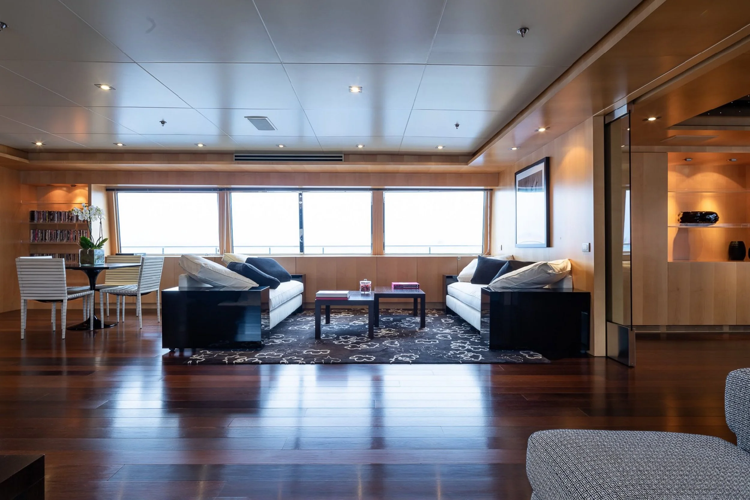 yacht-moneikos-interior-16-63dd209f6312b_v_default_extra_big.jpeg