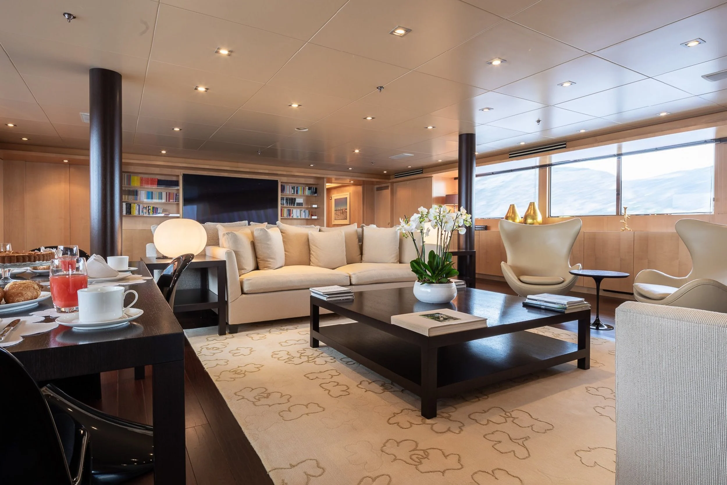 yacht-moneikos-interior-21-63dd20cb5ee52_v_default_extra_big.jpeg