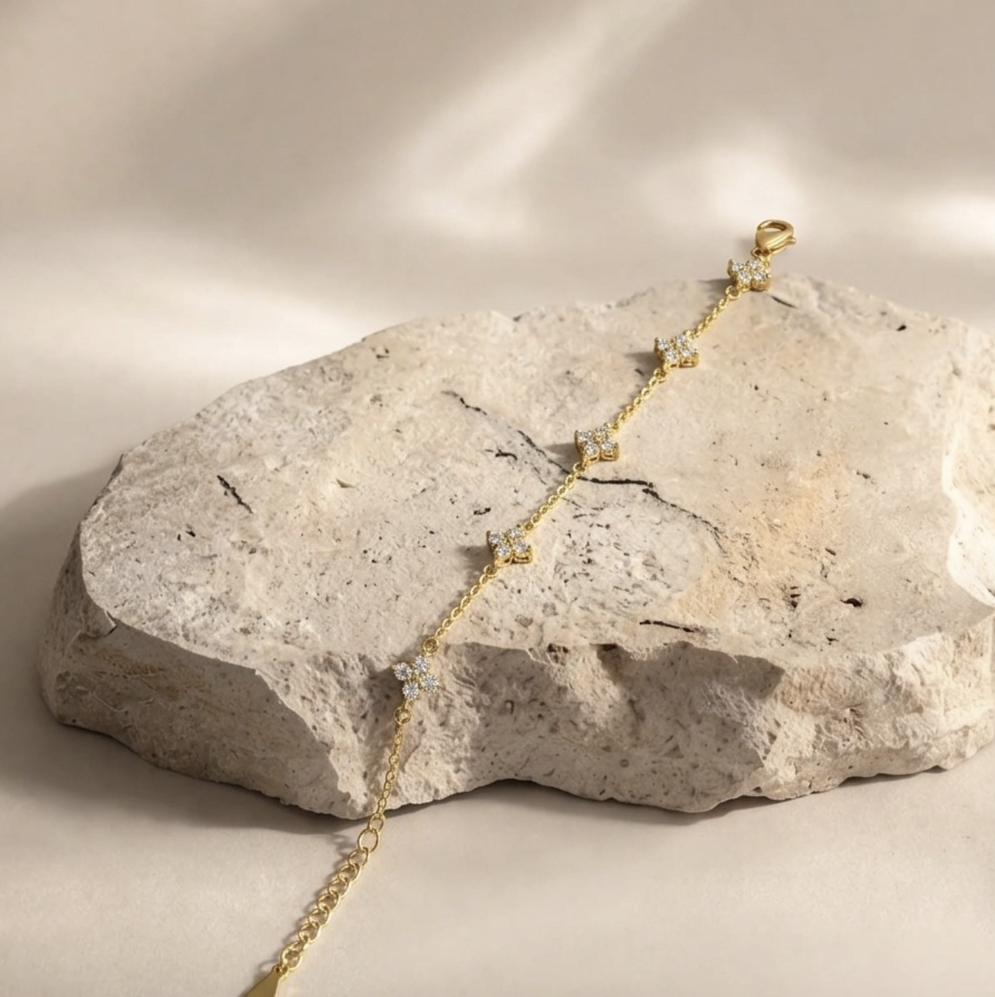 Radiant Clover Chain