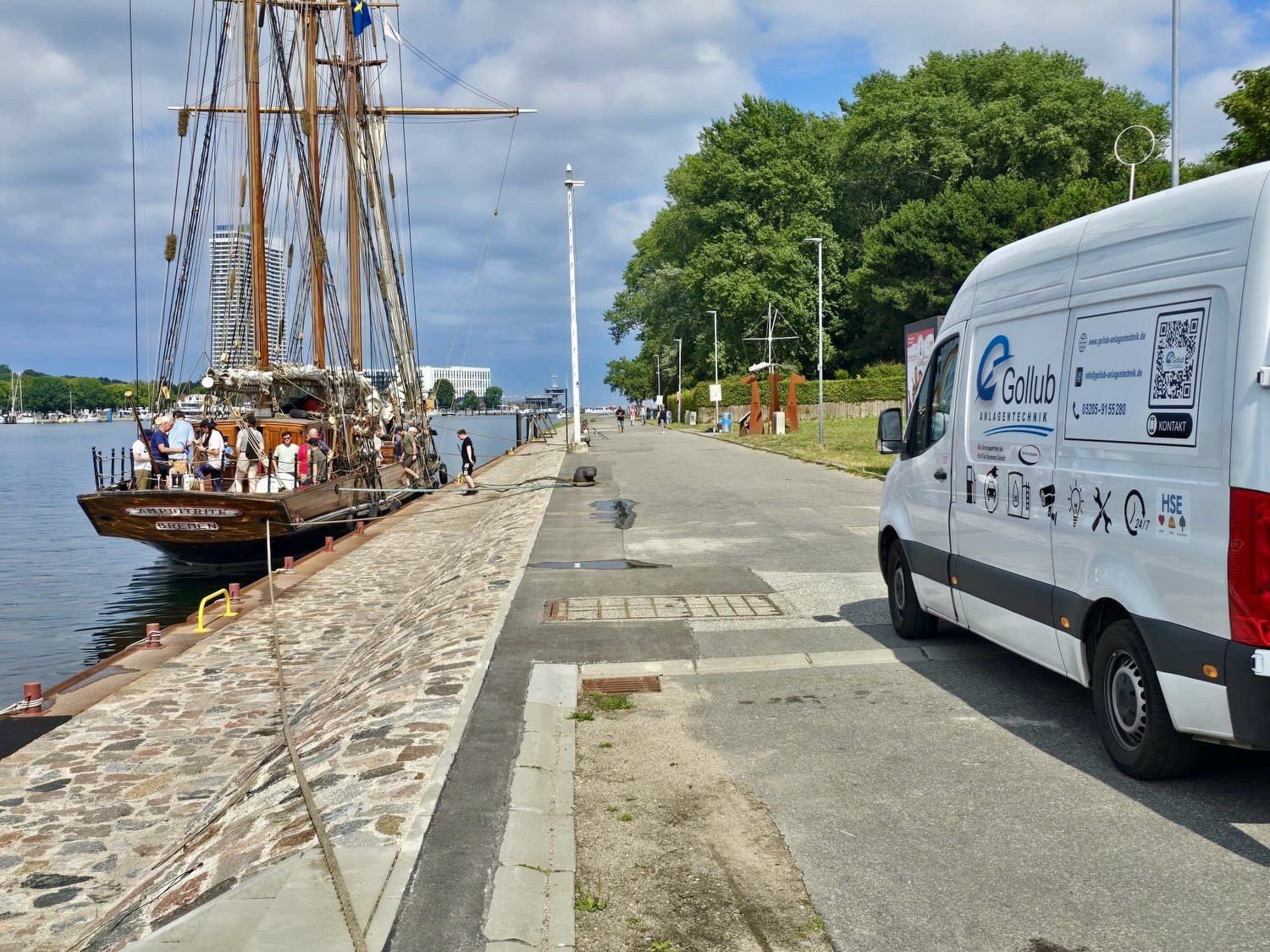 ⛽️Arbeiten wo andere Urlaub machen⛵️

In Travem&uuml;nde waren wir diese Woche seit langer Zeit mal wieder an einer Bootstankstelle aktiv 💪

Im Auftrag f&uuml;r unseren langj&auml;hrigen Partner und Kunden @hoyer.de durften wir hier den Fern-/Zentra