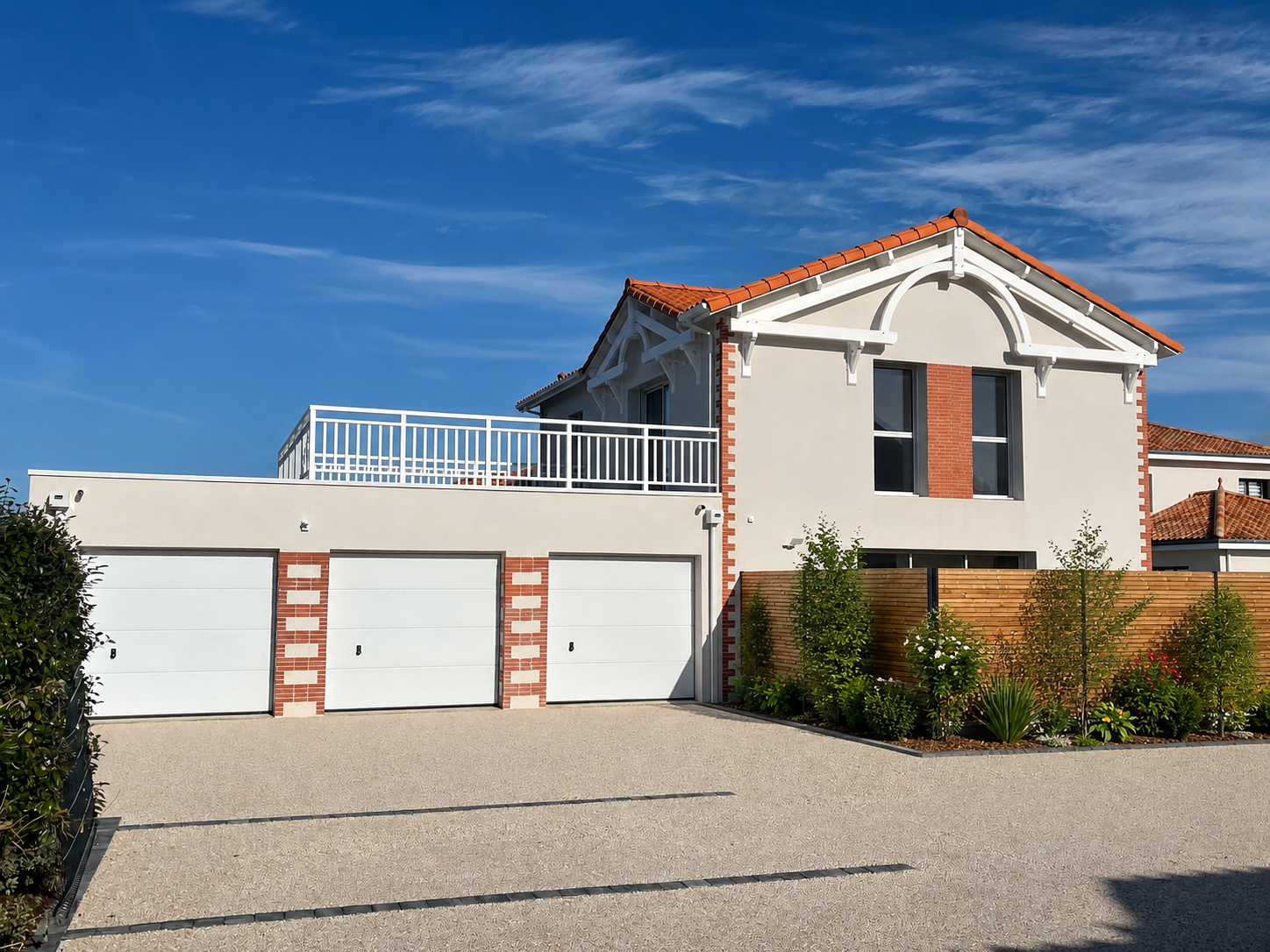 Construction de logement à Pornic - Cette réalisation allie caractère et modernité en valorisant l’existant par une extension sobre et contemporaine. Les matériaux soigneusement sélectionnés et les lignes épurées créent un ensemble cohérent, fonction