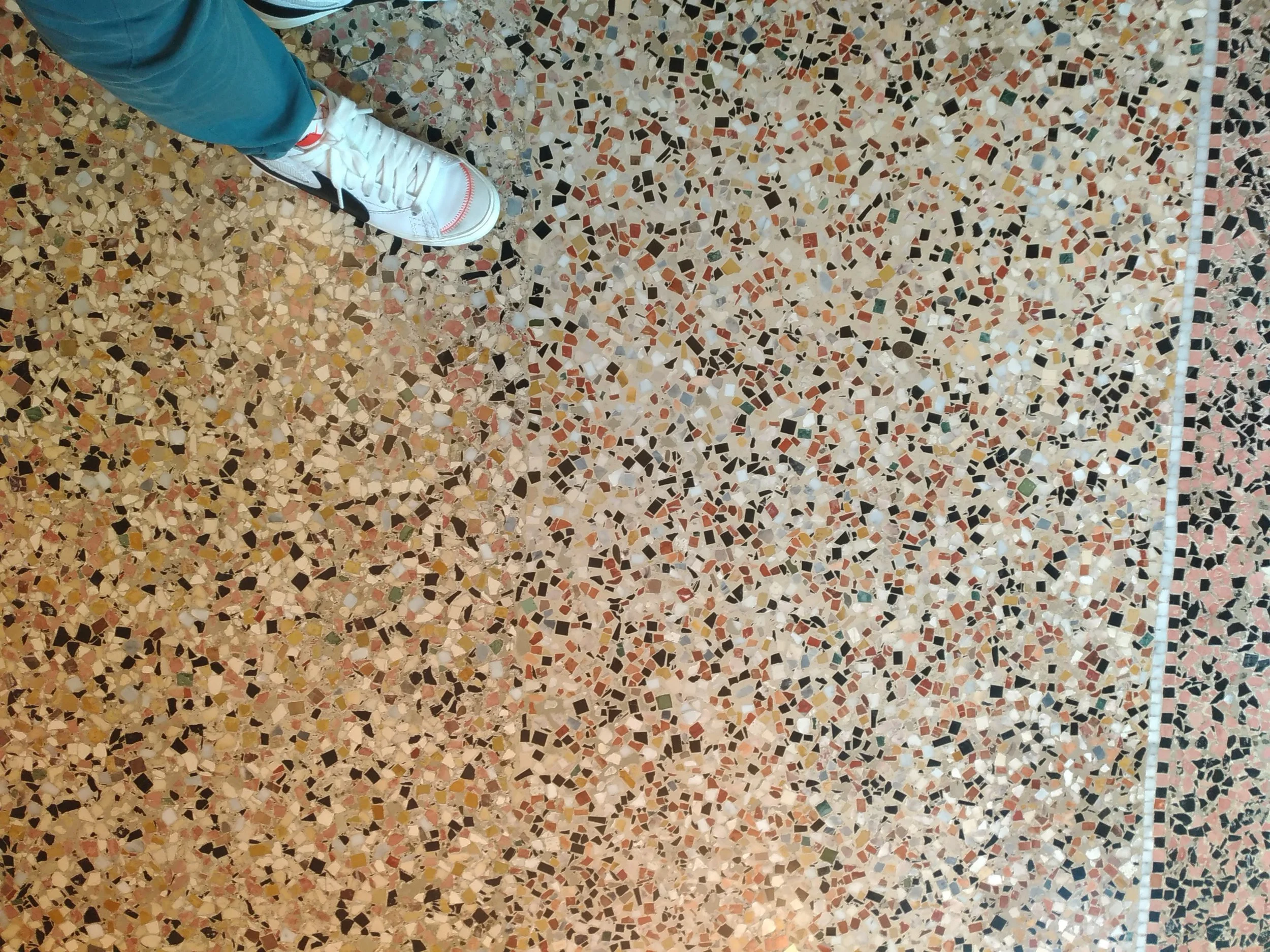 Terrazzo Cloître rue Paul Saïn, Avignon