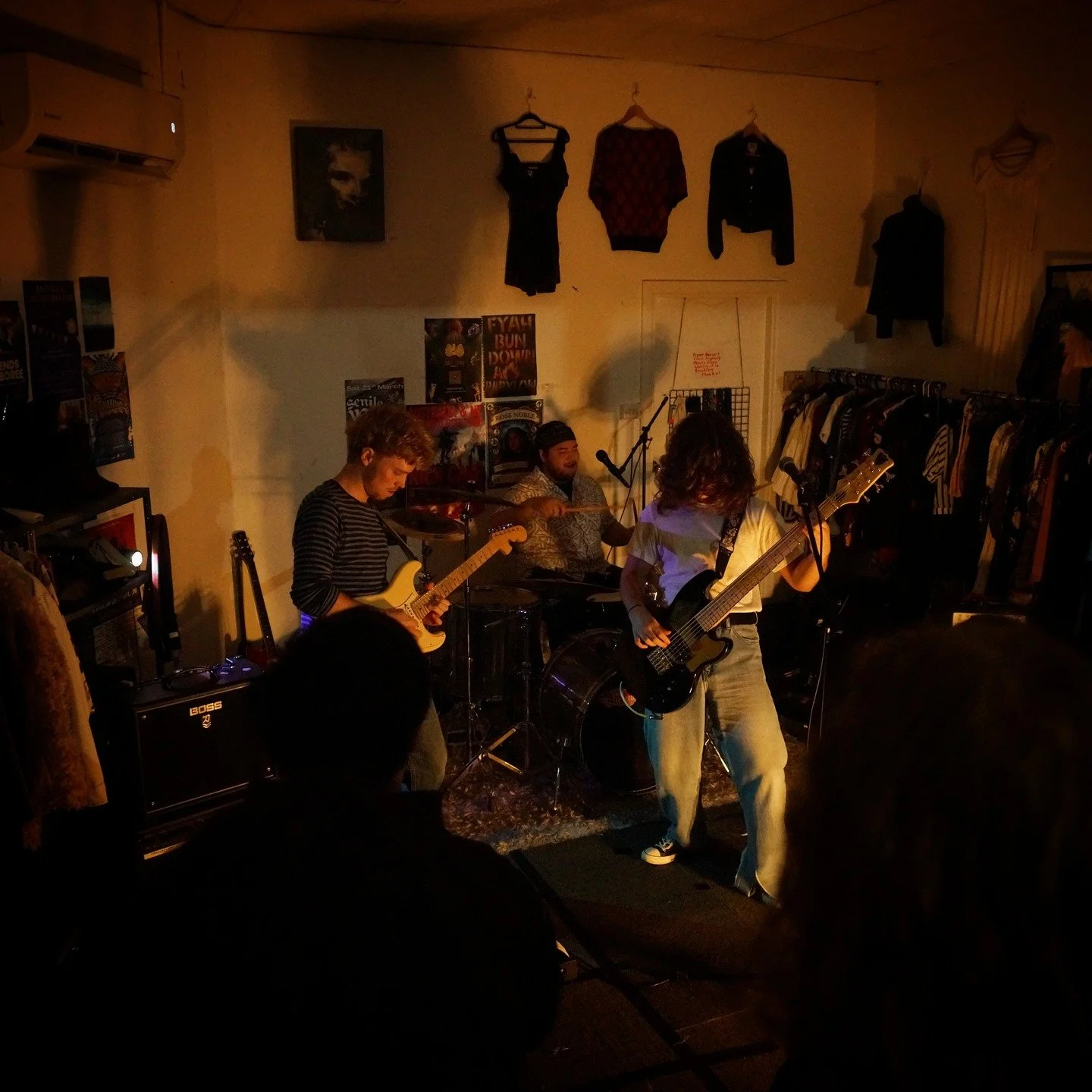 A head of hair, Chicken Little, and Mauga get paid to scream for 20m

Thank you all so much for coming to our first gig. We couldn't be happier with how it went and that's all thanks to those who came.

massive thank you as well to @hearts_theband @a