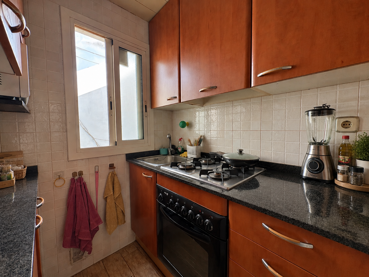Cocina acogedora y organizada.png