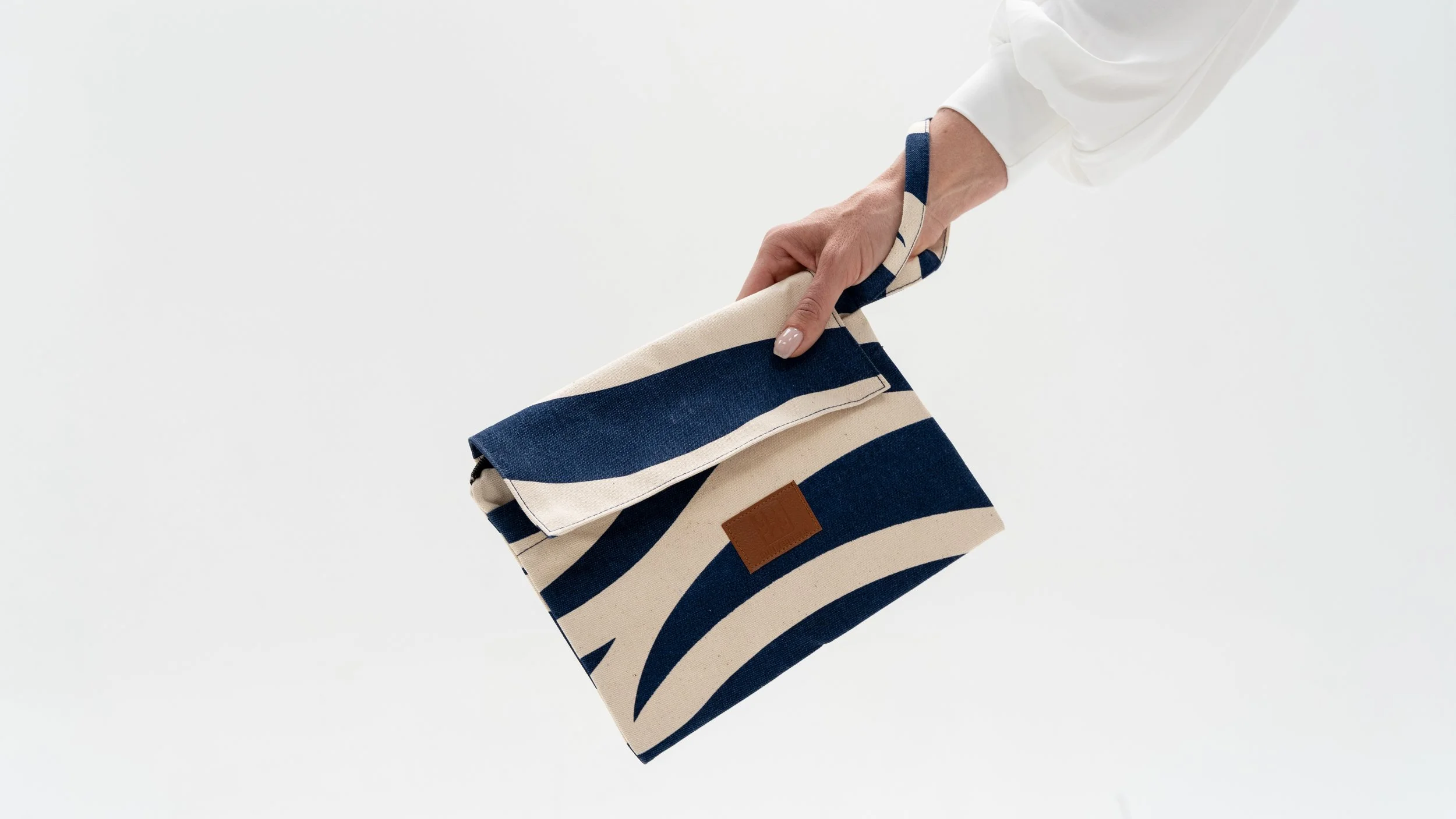 Clutches_SummerGear_2026_MerelSaarloos (RGB)-7.jpg