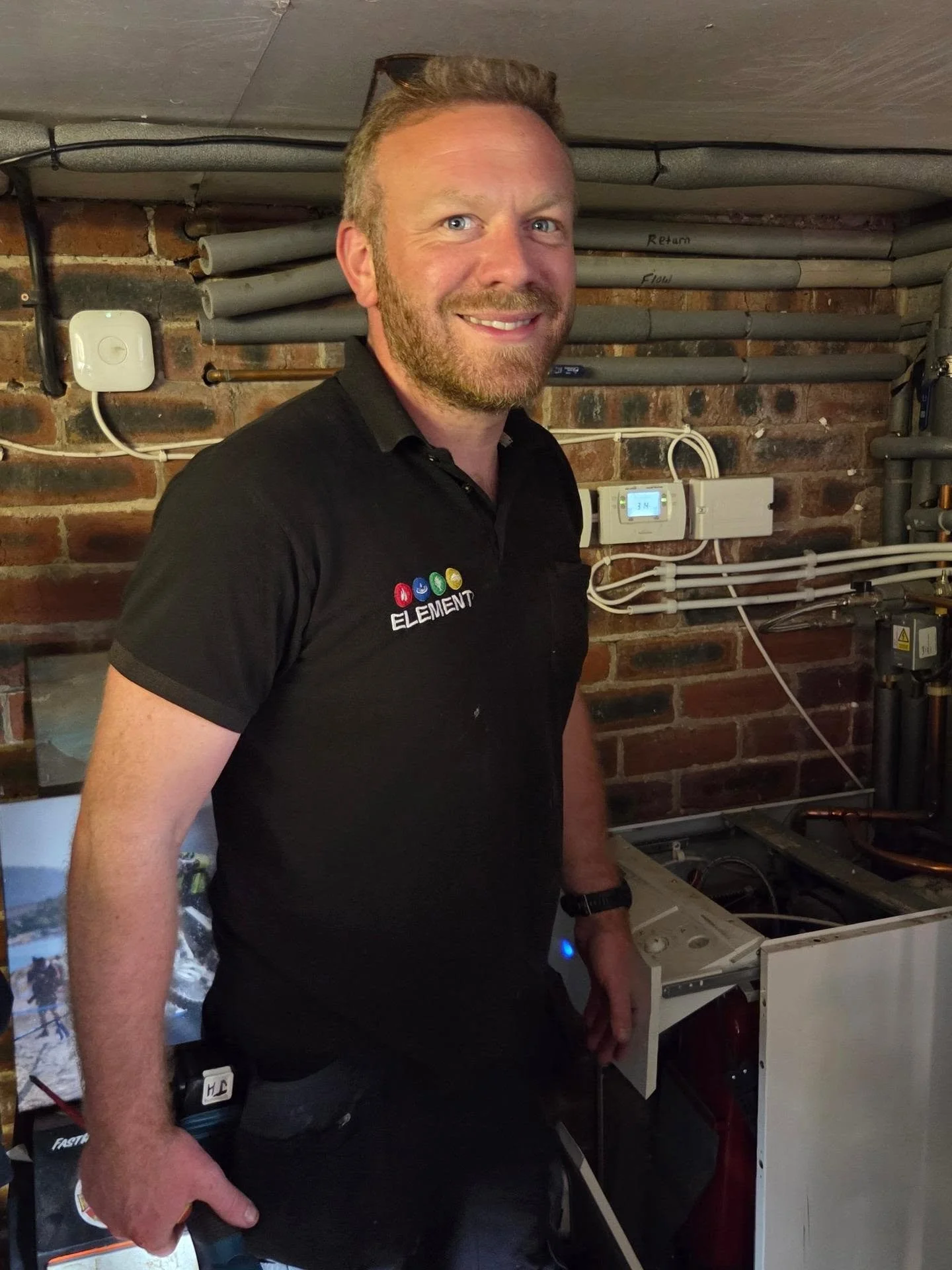 Hi, I&rsquo;m John, the face behind Element 👋

Based in Burniston, I have over 20 years of experience in plumbing and heating, helping homeowners and businesses across Scarborough, Whitby, Filey and the surrounding villages.

I take pride in offerin