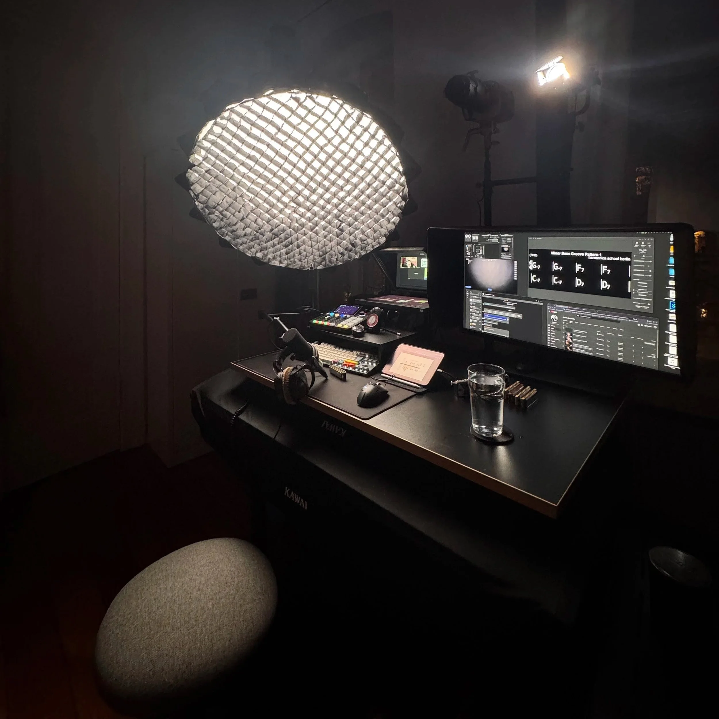 Studio der harmonica school berlin mit Licht und Technik für die Videoaufnahmen