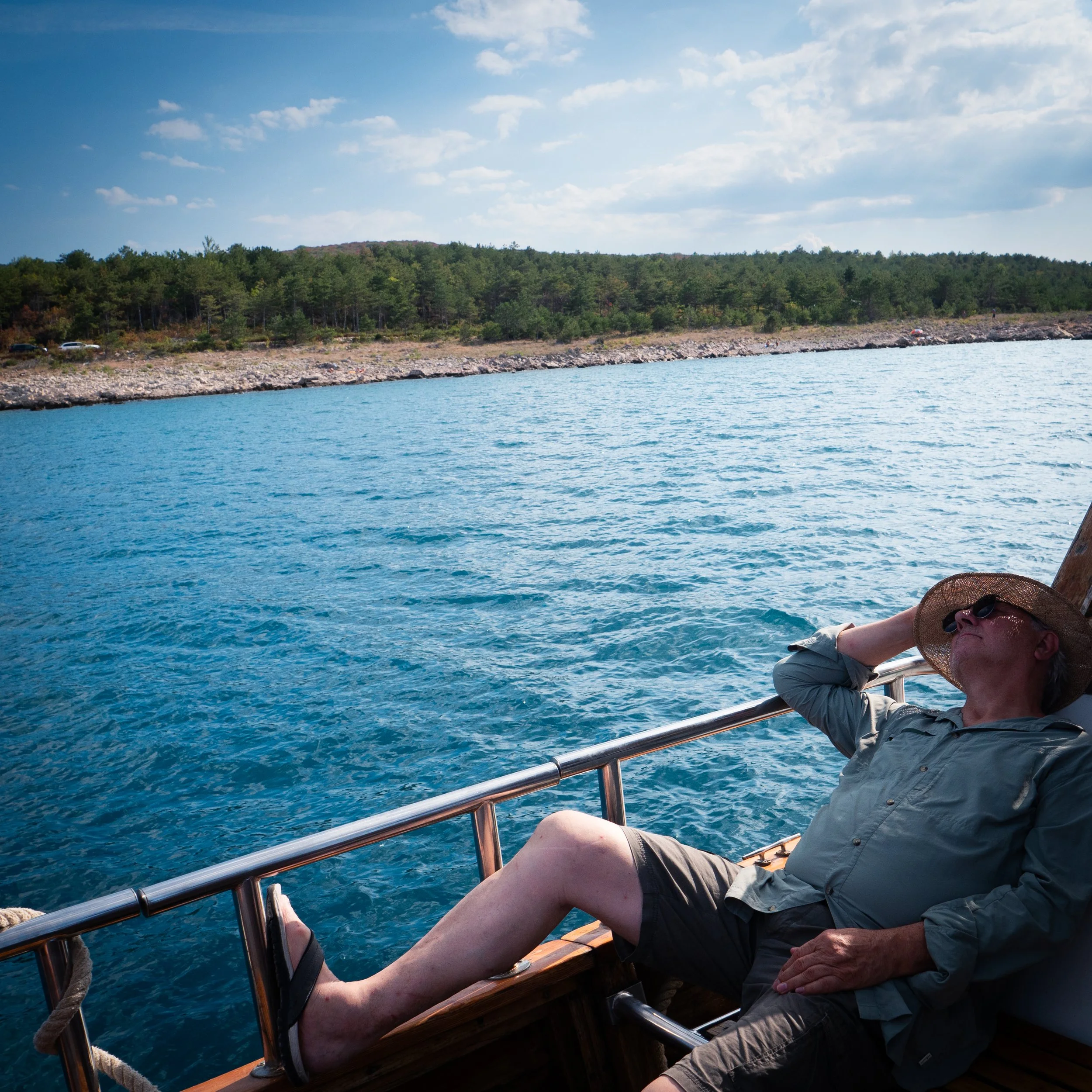 Entspannte Auszeit im Boot auf dem Wasser beim Workshop in Kroatien