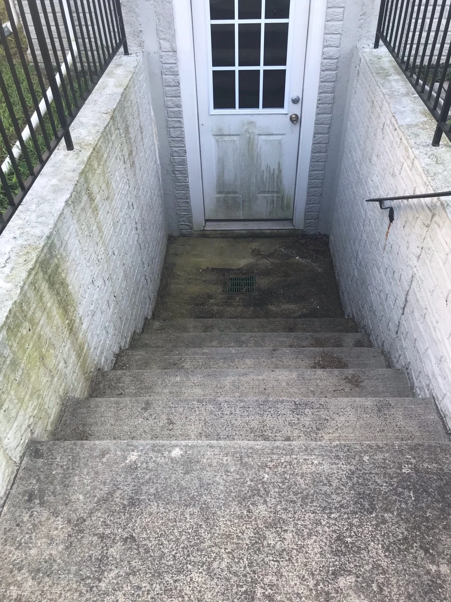 concrete cleaning near me 1.jpeg