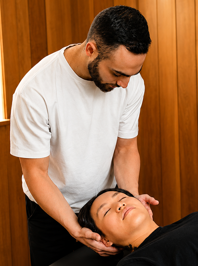chiro assessing neck