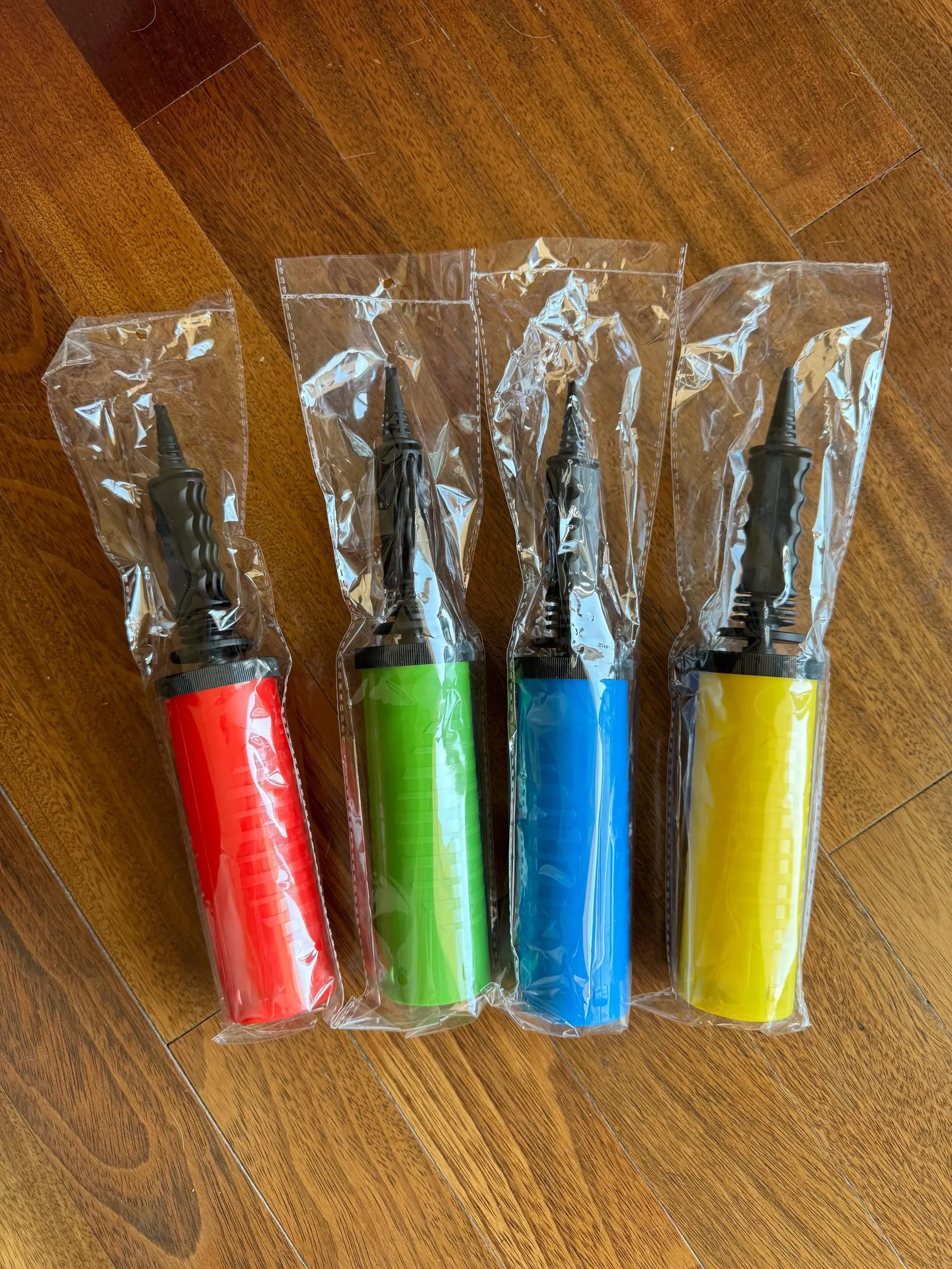 Hand balloon pumps