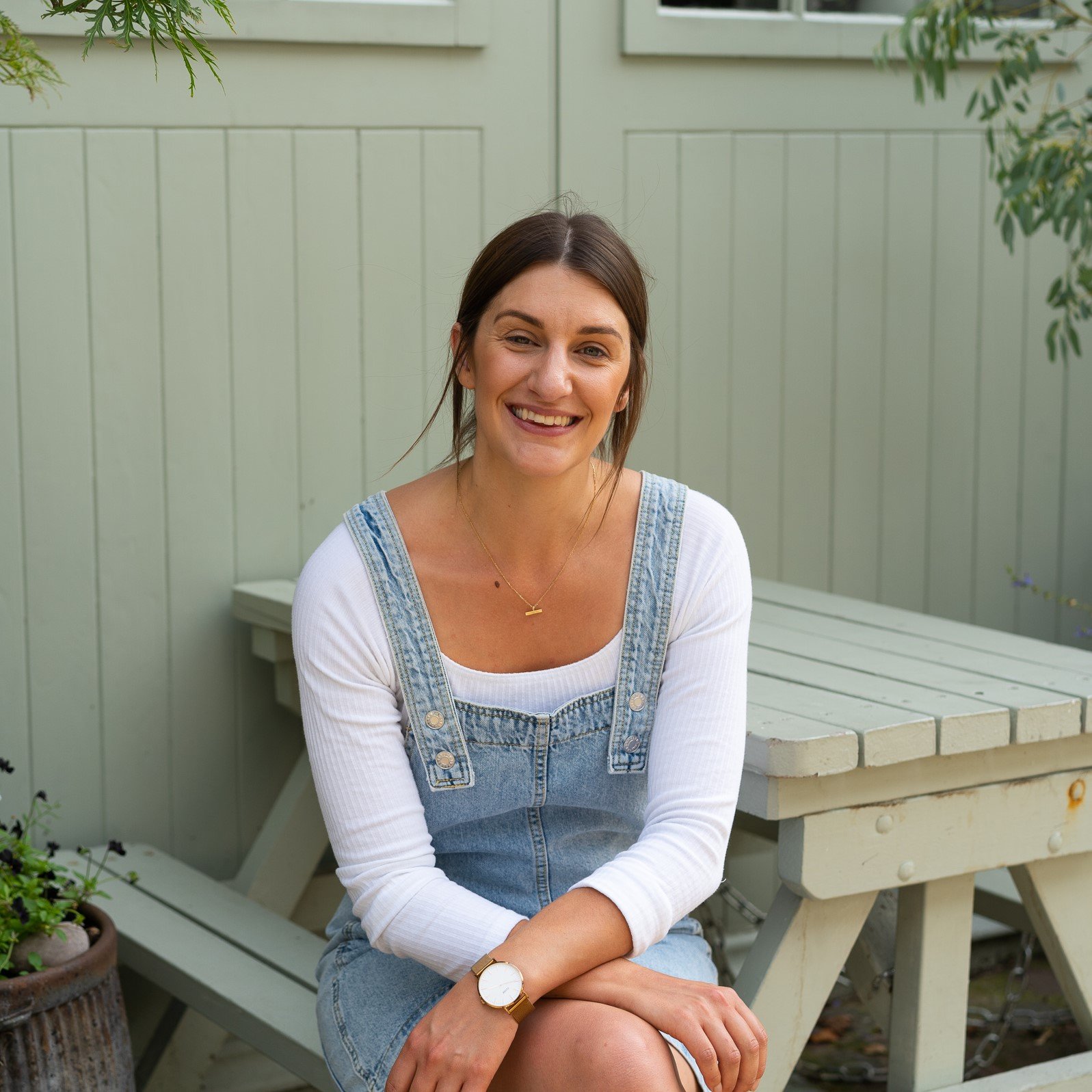 Erin Claire Butler, Operations Manager for online coaches, smiling outdoors i Edinburghn