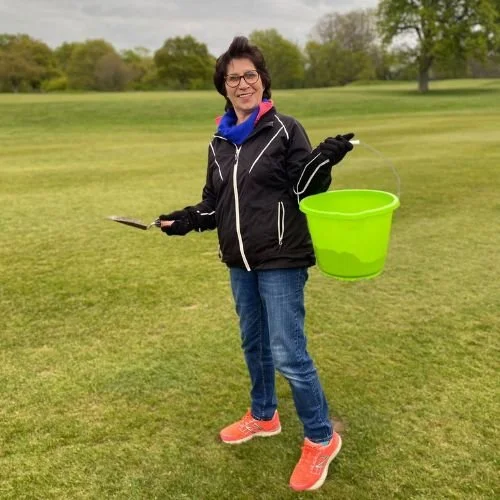 Volunteer at Mannings Heath Estate