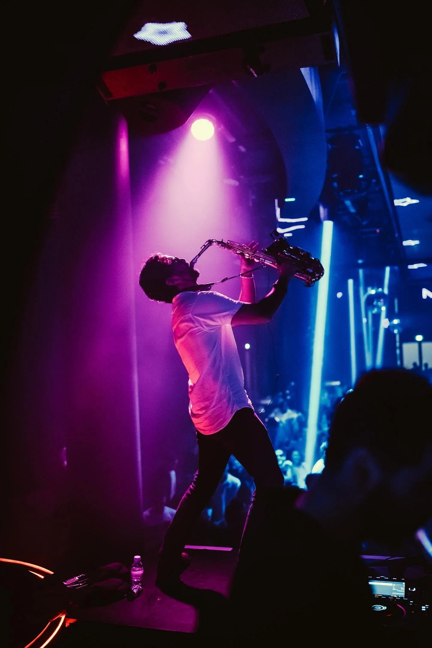 Rafa Digraz performing live saxophone on stage