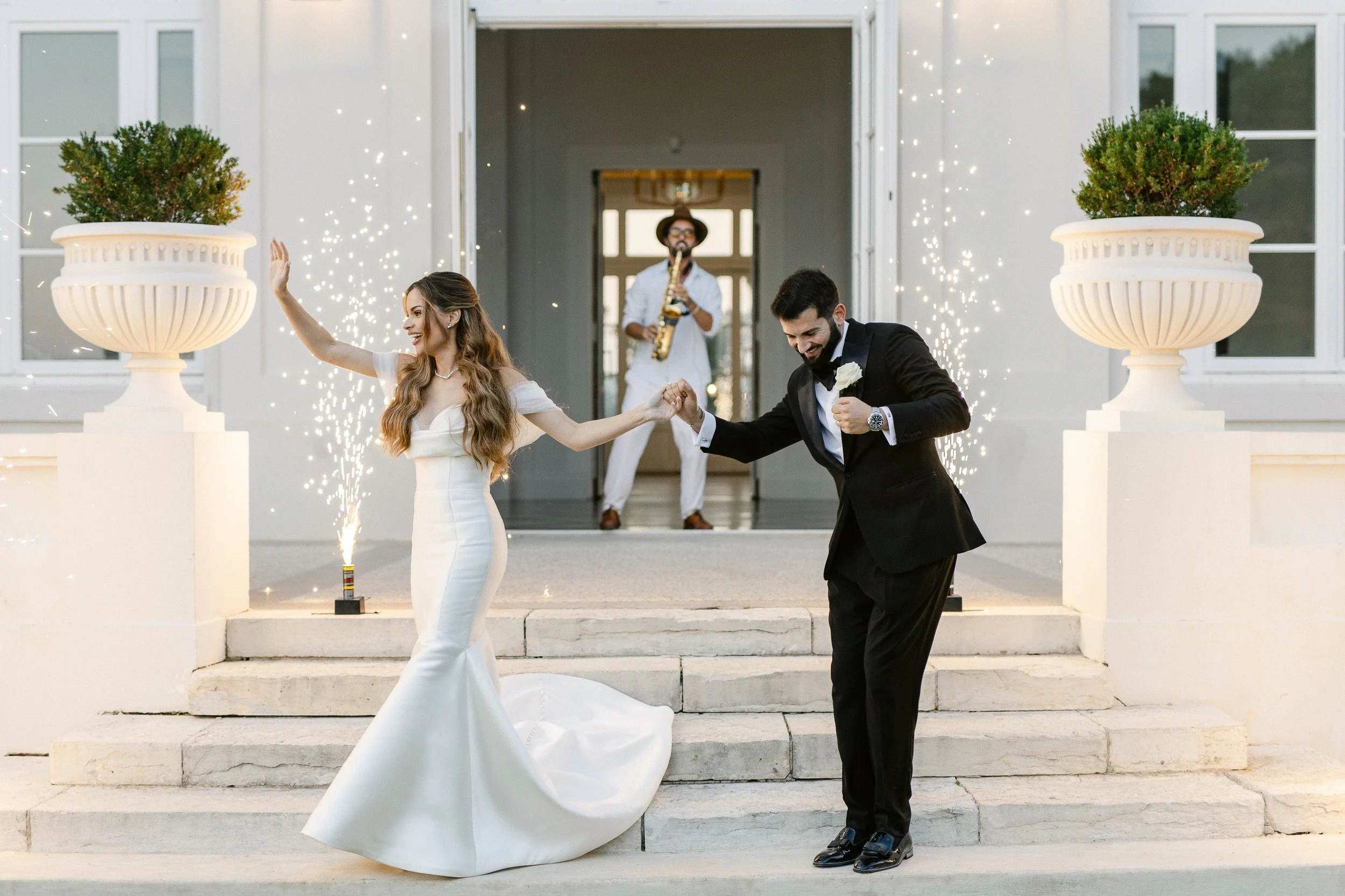 Rafa Digraz saxophone performance at luxury wedding