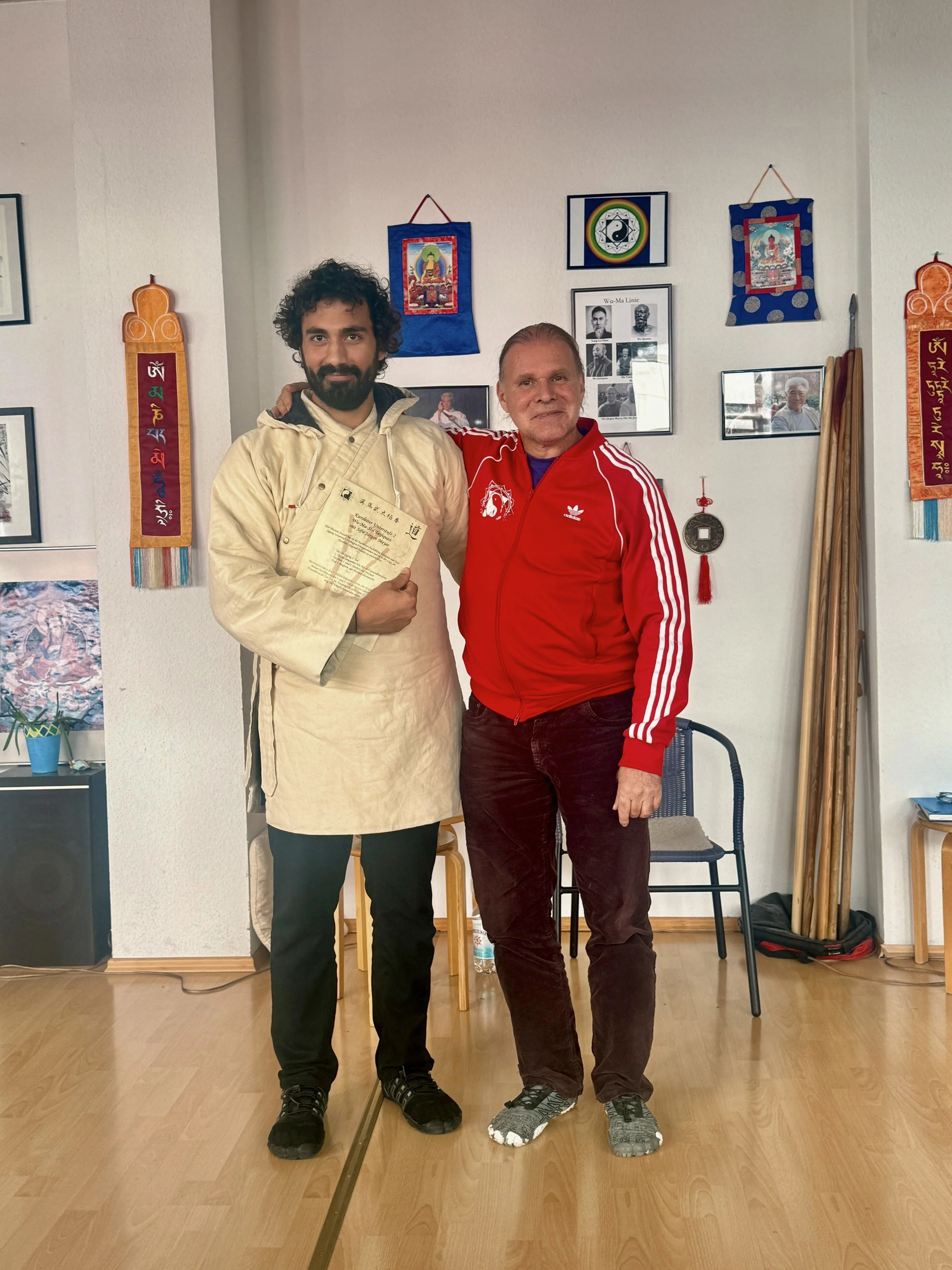 Urkundenverleihung vom Meister zum Schüler, Hussain Zoaiter, Sifu Jürgen Meyer, Dao Zentrum Saar / Völklingen