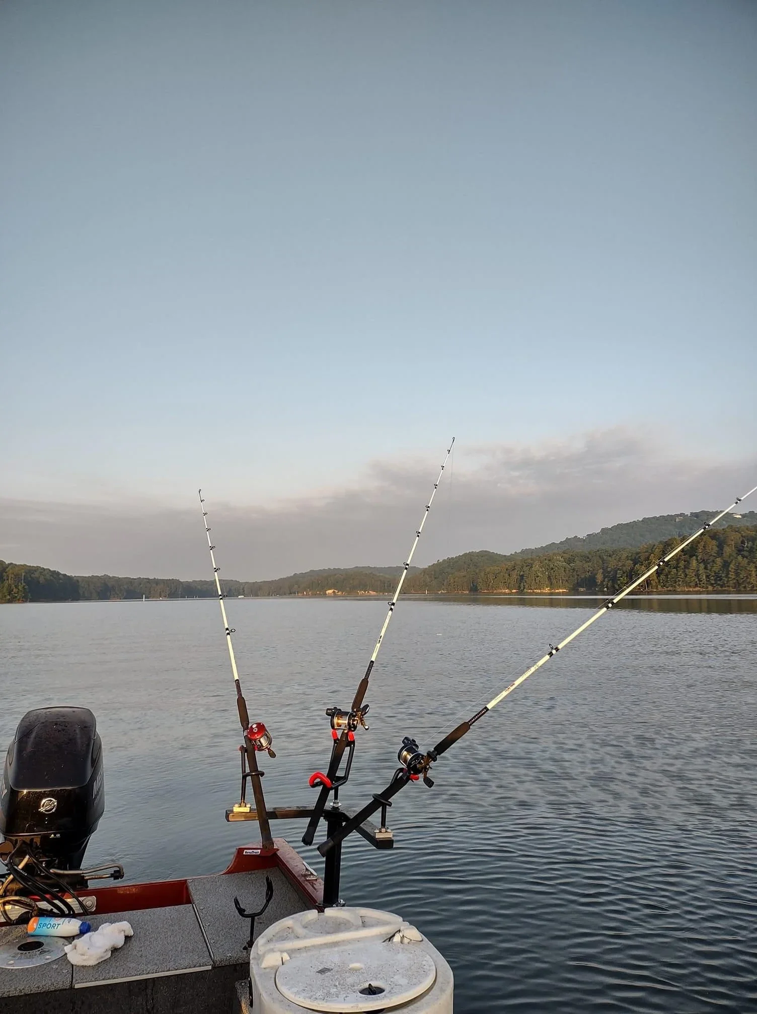 V Bar with rods.webp
