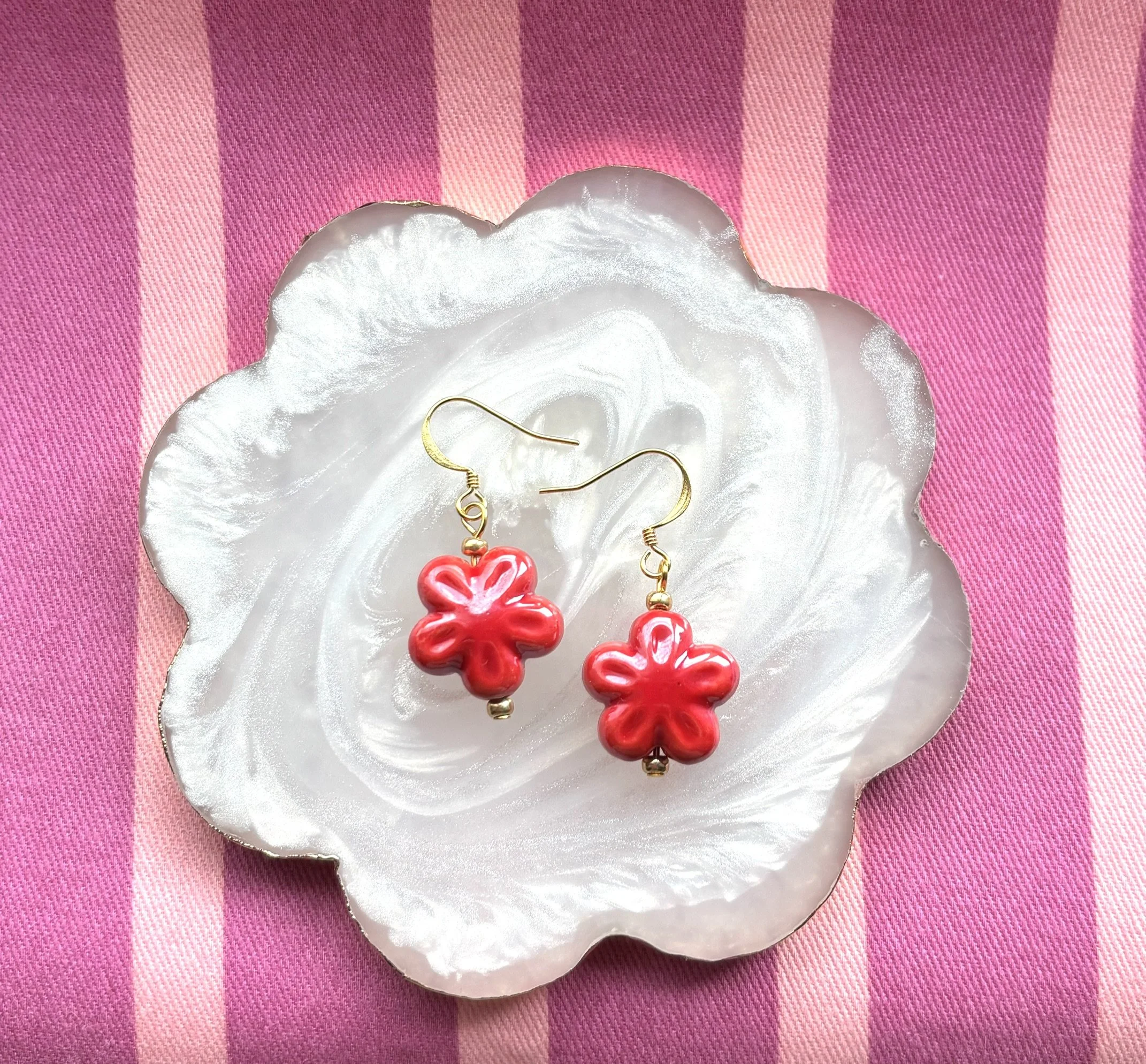 Porcelain Daisy Earrings - In Red