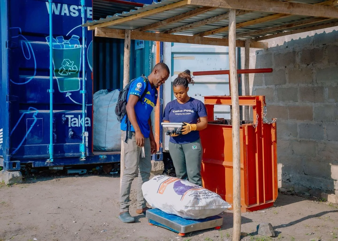 ♻️ Weighing change, one kilo at a time! 💪🏾
At our Taka Pesa center, your waste has value. This customer just turned recyclables into cash &ndash; with our team making sure nothing goes to waste.

📍 Powered by The Recycler | #TakaPesa #RecyclingFor