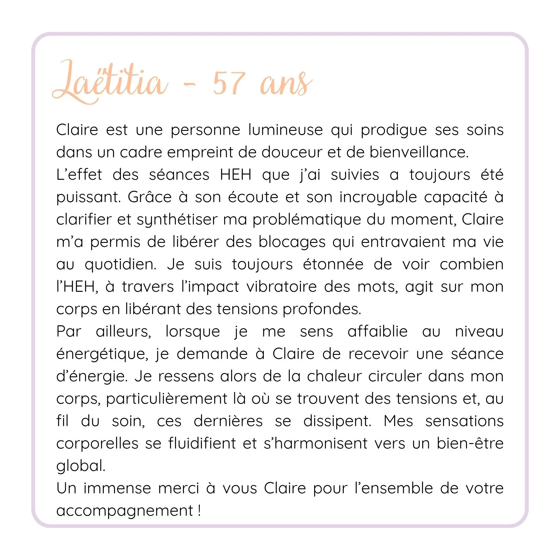 Page d'un texte manuscrit en français avec un cadre violet clair, titre en lettrage cursif pastel "Laëtitia - 57 ans" et paragraphe en police régulière décrivant une expérience personnelle.